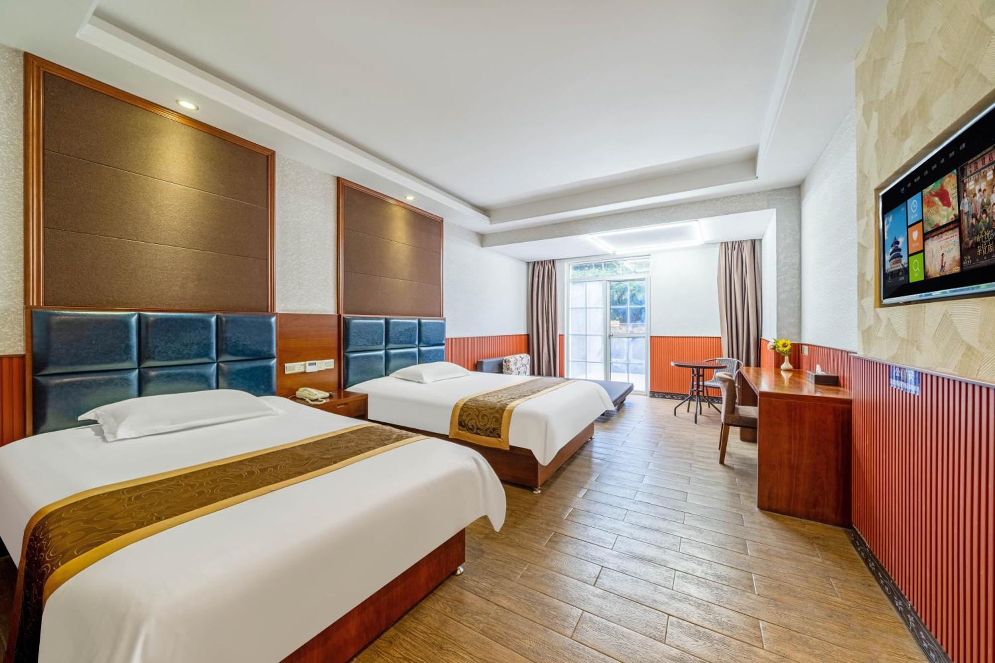 Bo Ai International Pudong Airport Branch-provide Shuttle Services To Pudong Airport And Disneyland Shanghái