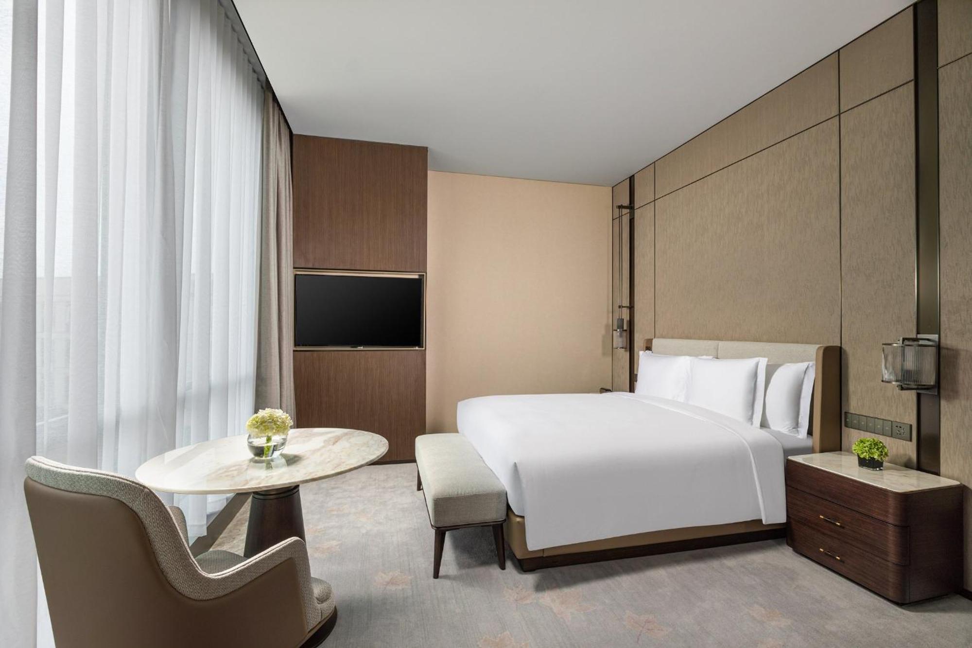 Crowne Plaza Hongqiao By Ihg 5*