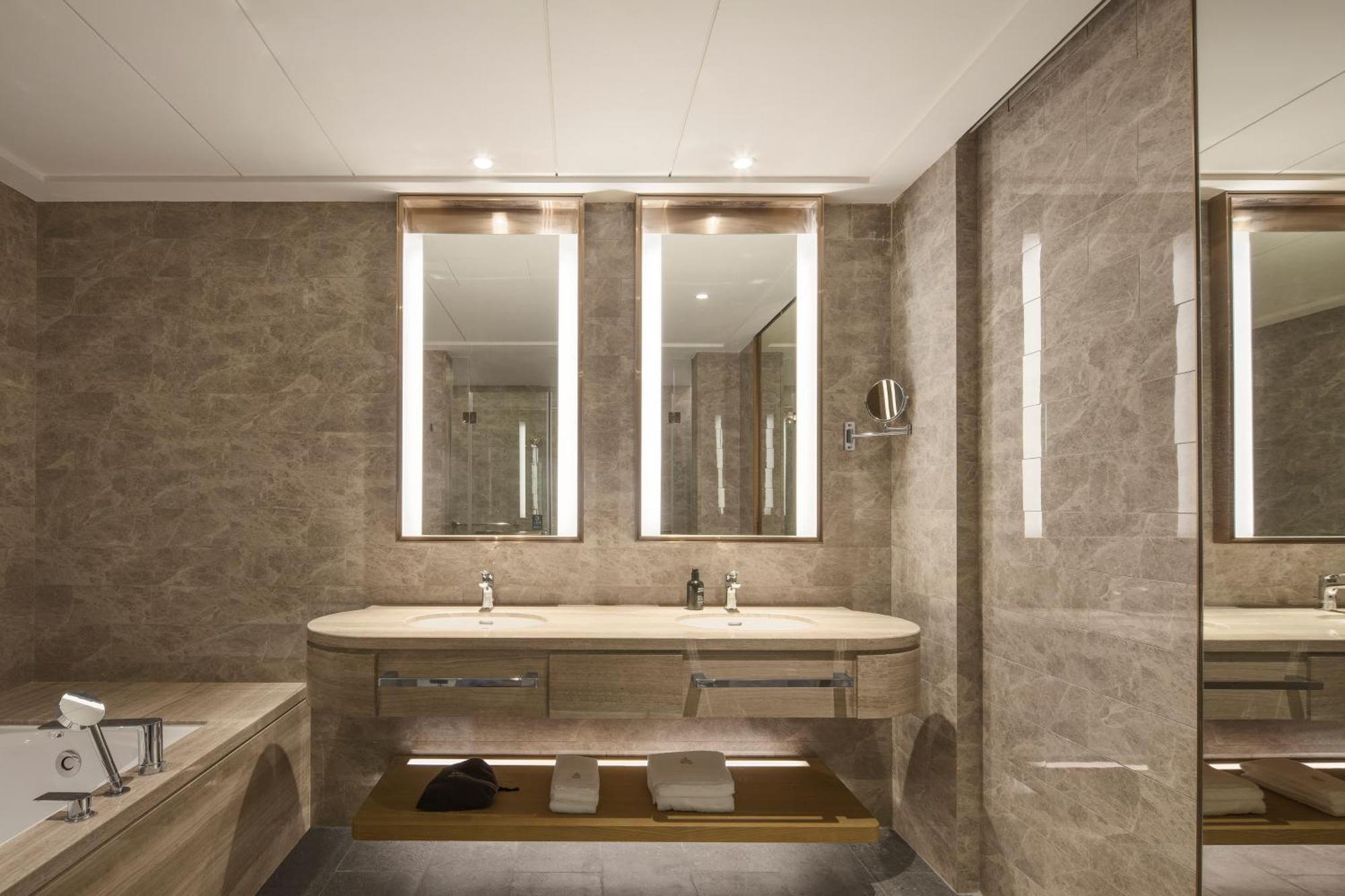 The Mulian Jinhai Hotel