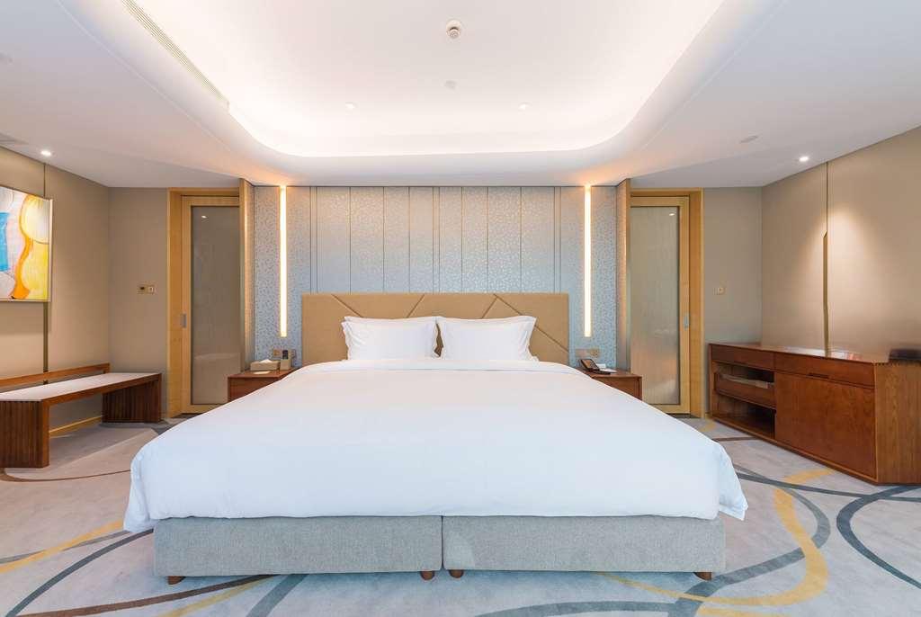 Howard Johnson Wyndham Leonora Plzaz Hotel 3*