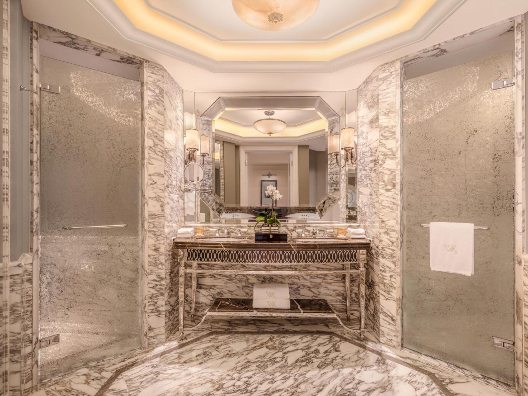 Hotel Waldorf Astoria On The Bund 5*