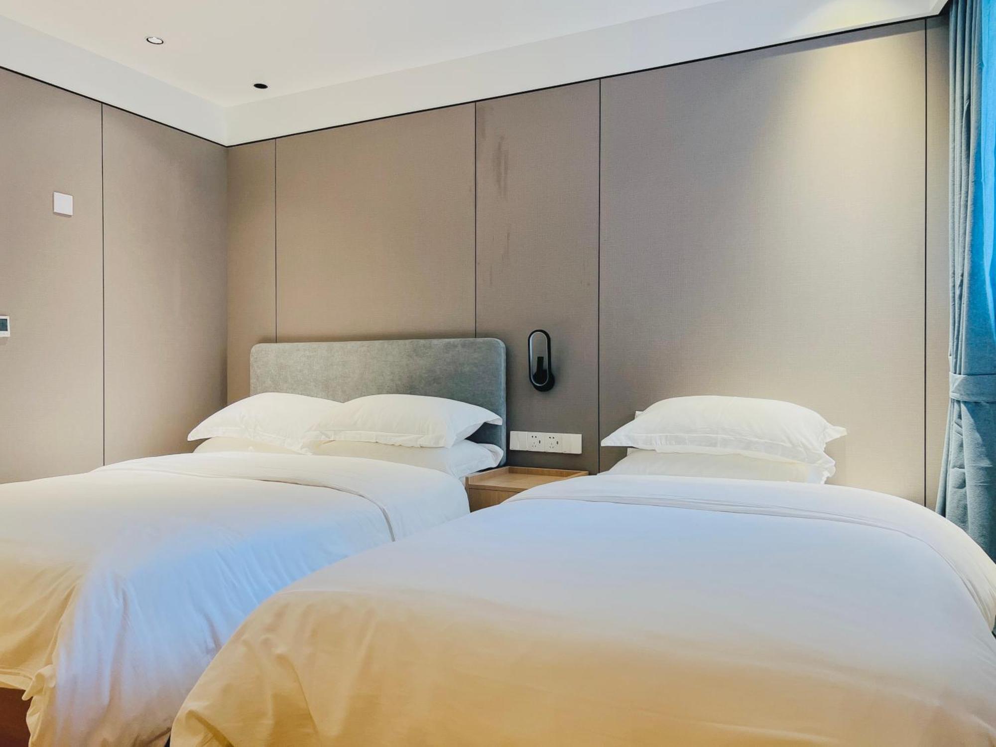 Dayin Garden -near People's Square & Nanjing Road-large Social Area -bar -cafe -gym -free Laundry Luggage Storage -24h Front Desk-english Service