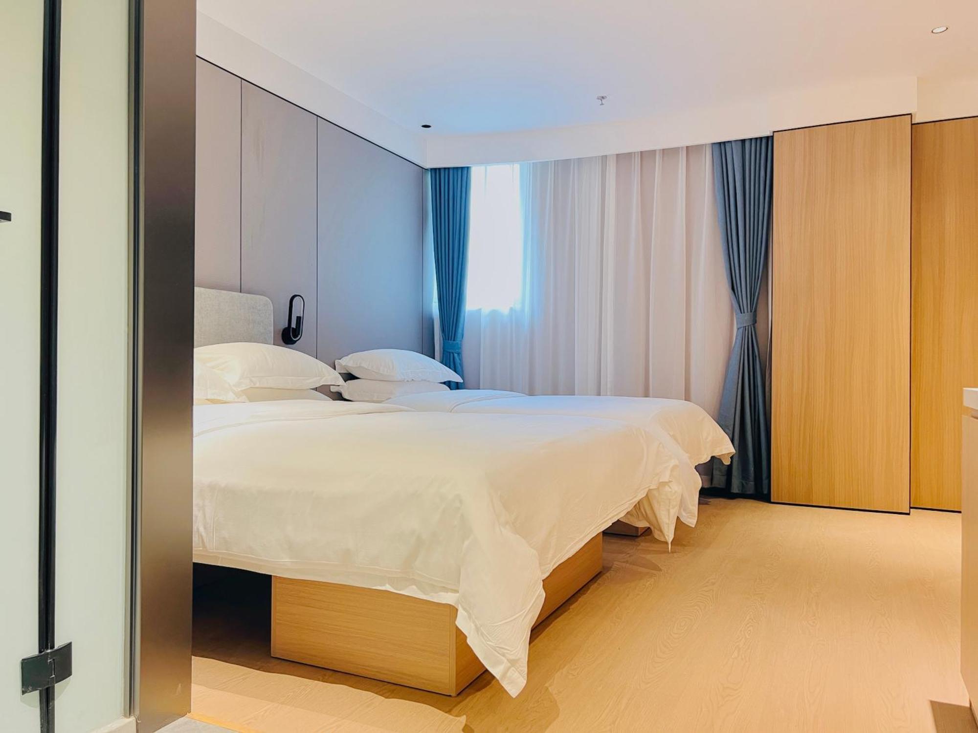Dayin Garden -near People's Square & Nanjing Road-large Social Area -bar -cafe -gym -free Laundry Luggage Storage -24h Front Desk-english Service