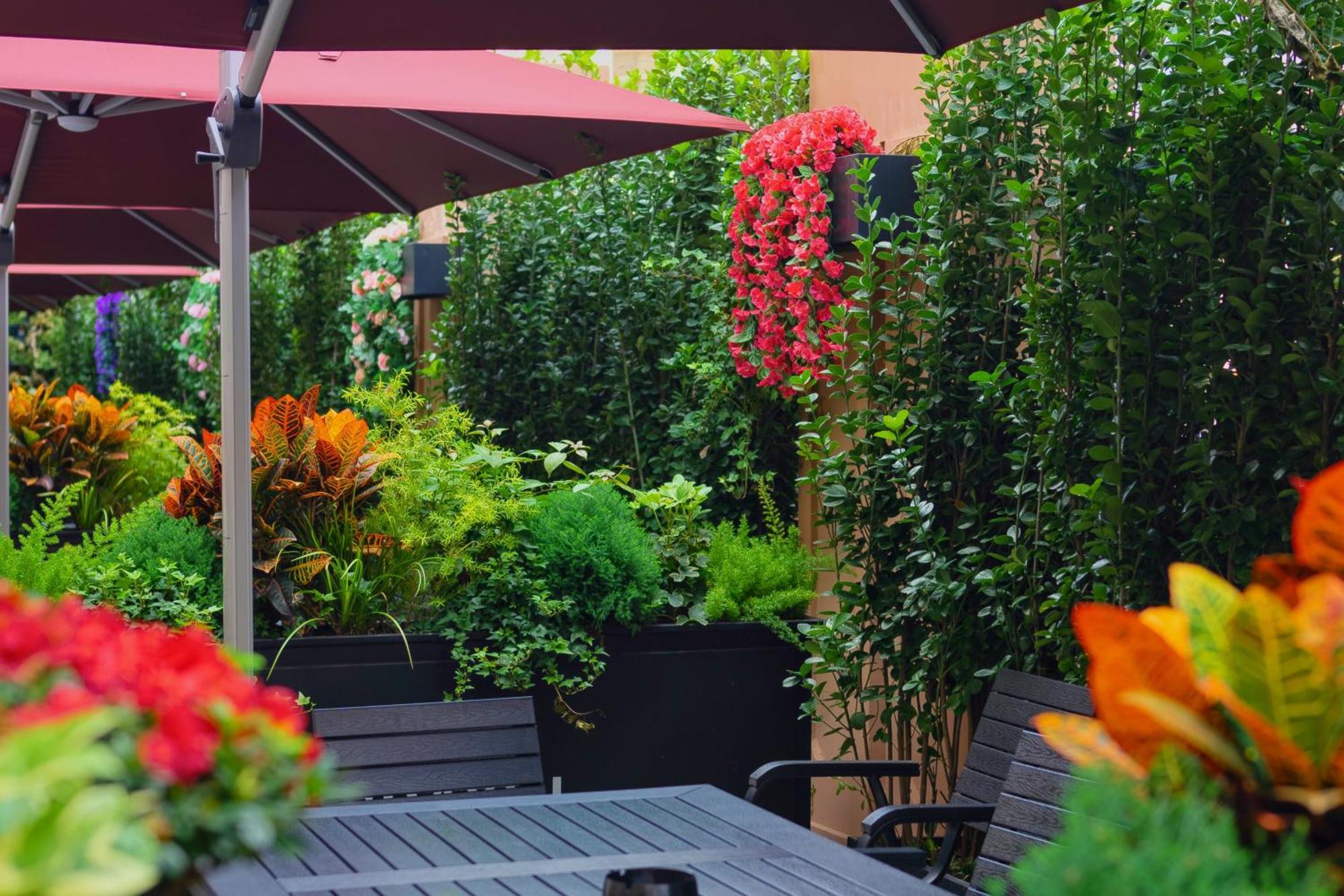 Otel Dayin Garden -near People's Square & Nanjing Road-large Social Area -bar -cafe -gym -free Laundry Luggage Storage -24h Front Desk-english Service 3*