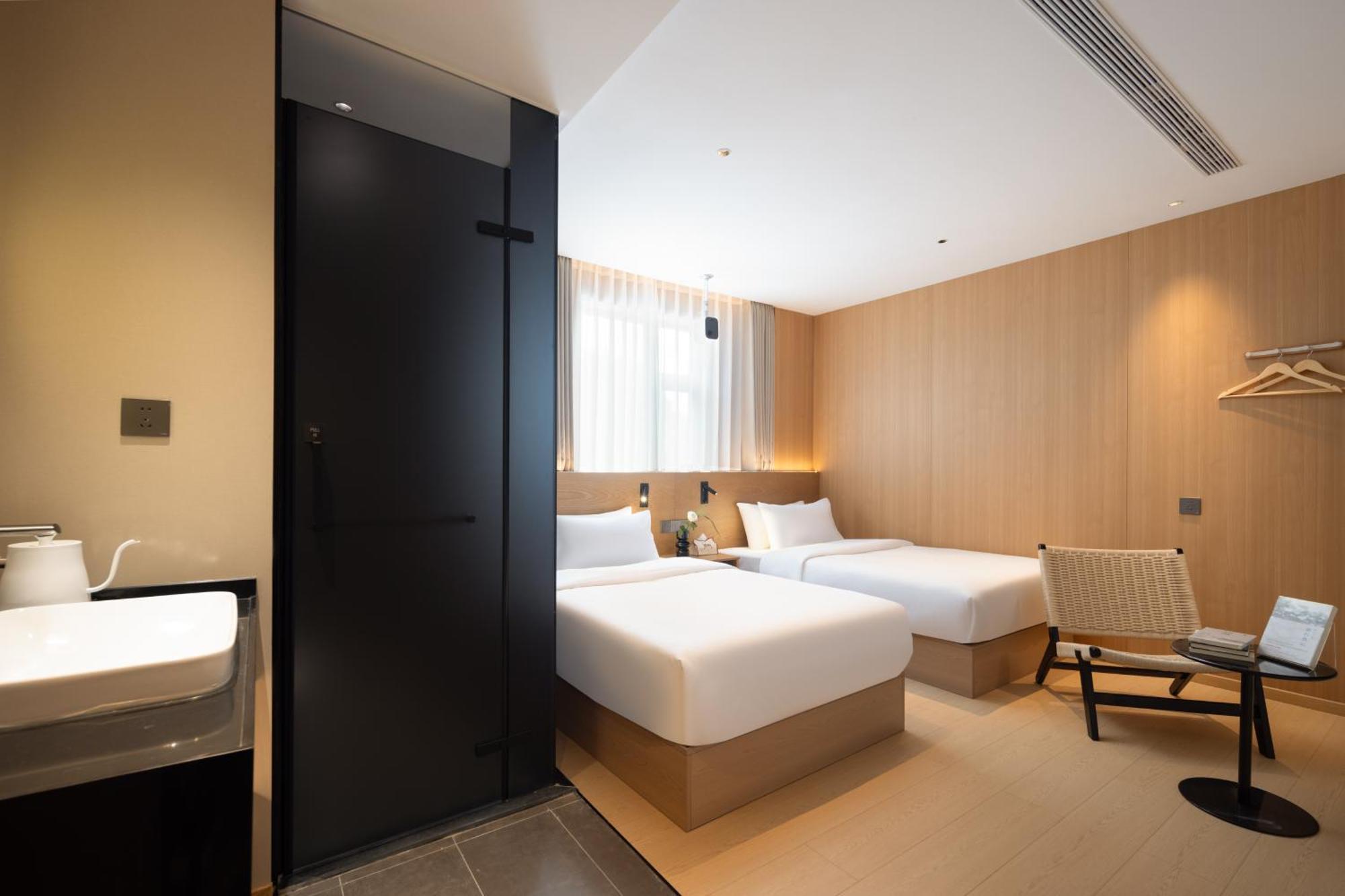 Captain 5 Youth - Xinzhuang Metro Station Hotel 2*