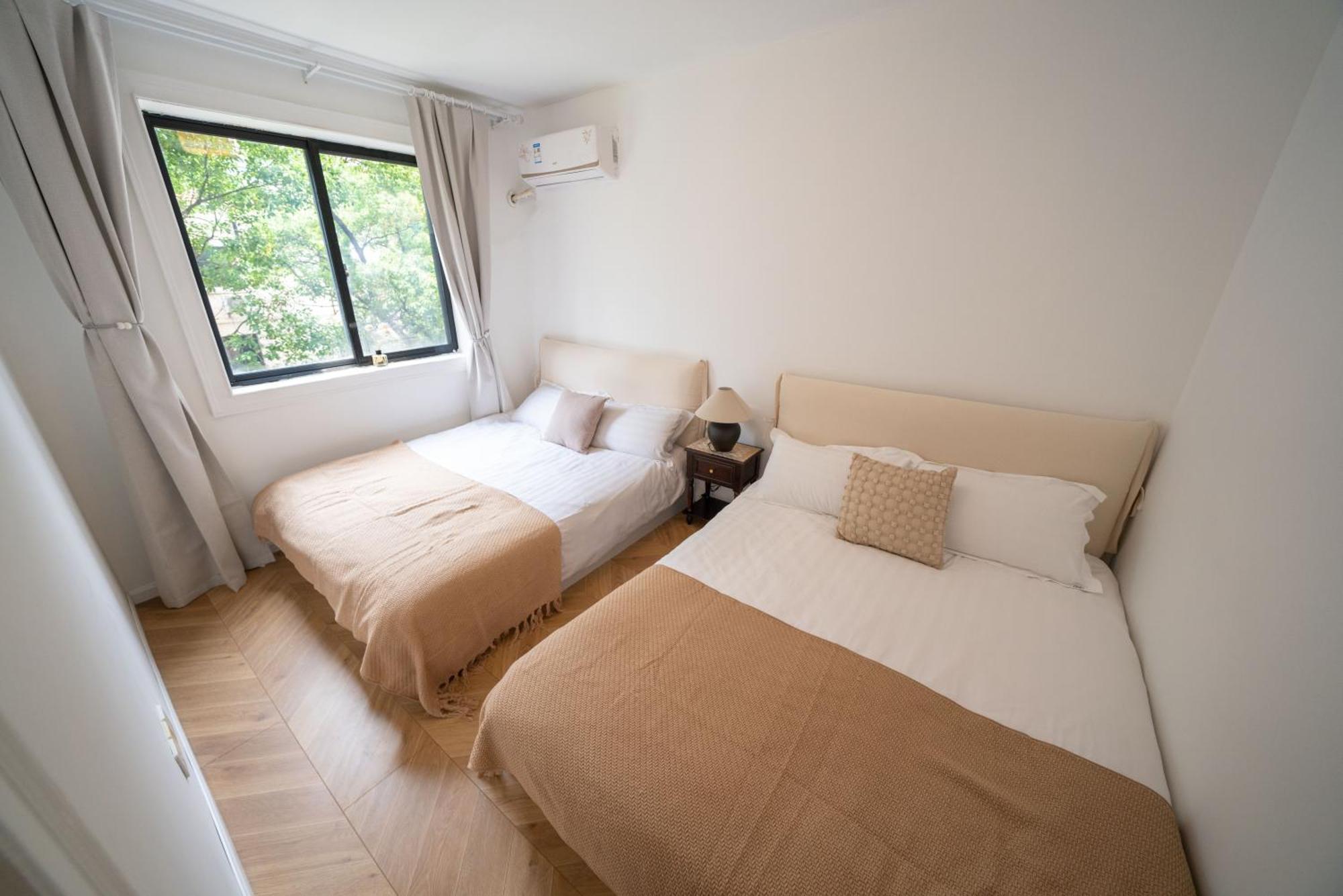 Apartment Hills & Serendipity Springtime Family With Two Close To West Nanjing Rd *