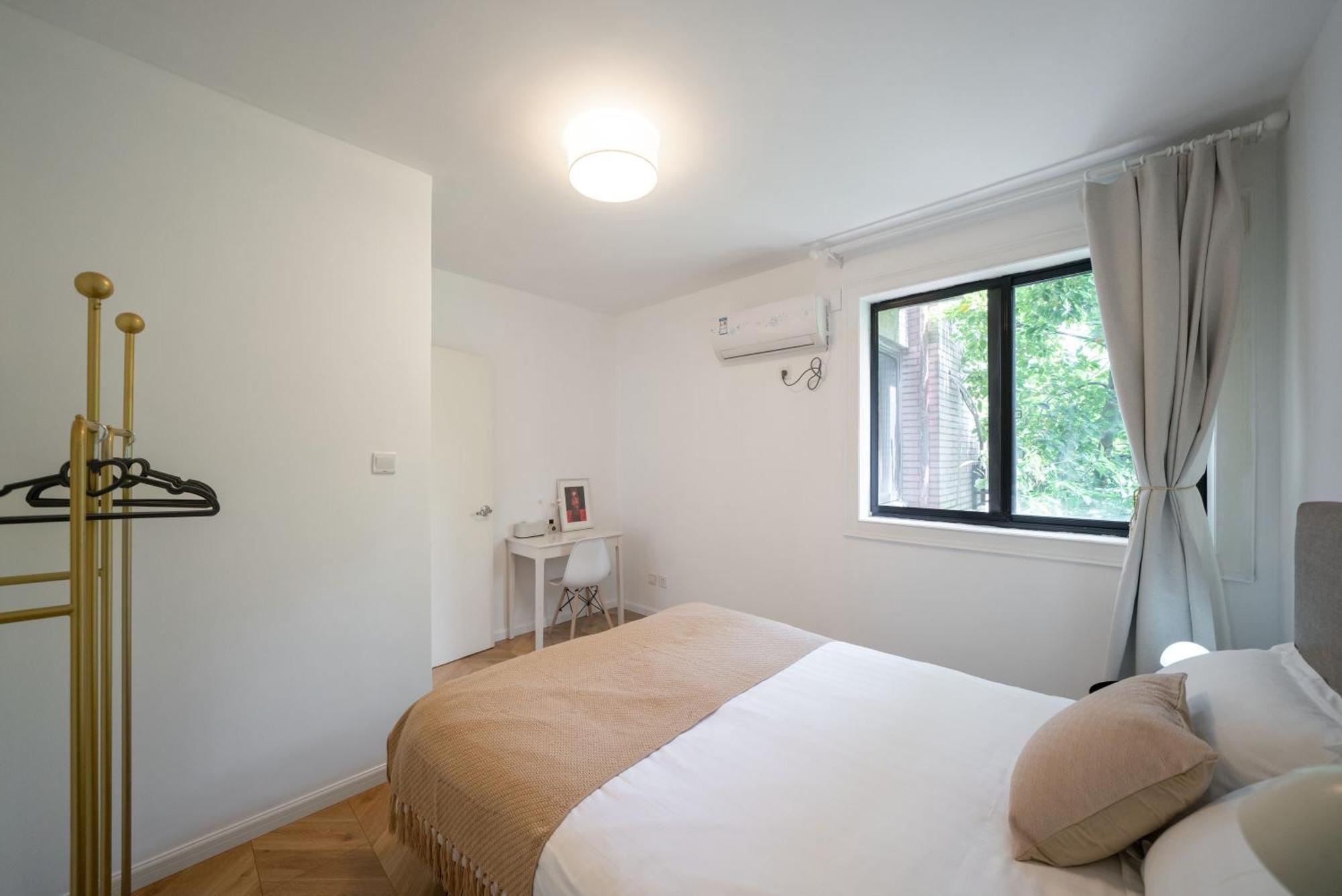 Hills & Serendipity Springtime Family With Two Close To West Nanjing Rd Apartment *