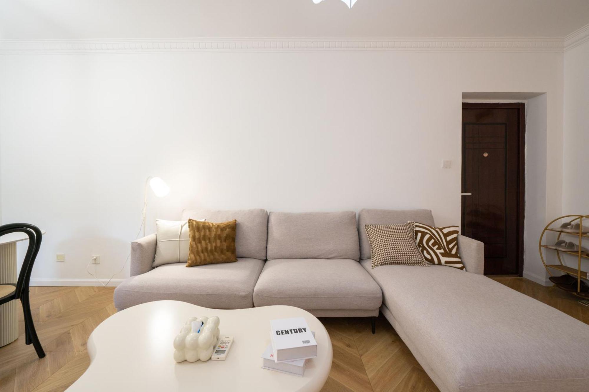 Apartment Hills & Serendipity Springtime Family With Two Close To West Nanjing Rd *