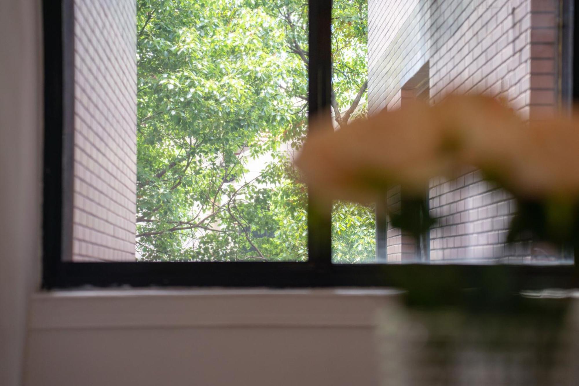 Apartment Hills & Serendipity Springtime Family With Two Close To West Nanjing Rd Shanghai