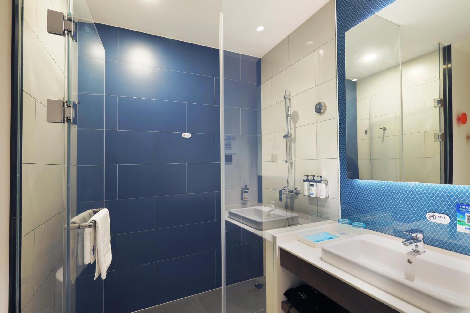 Hotel Express Kangqiao By Ihg