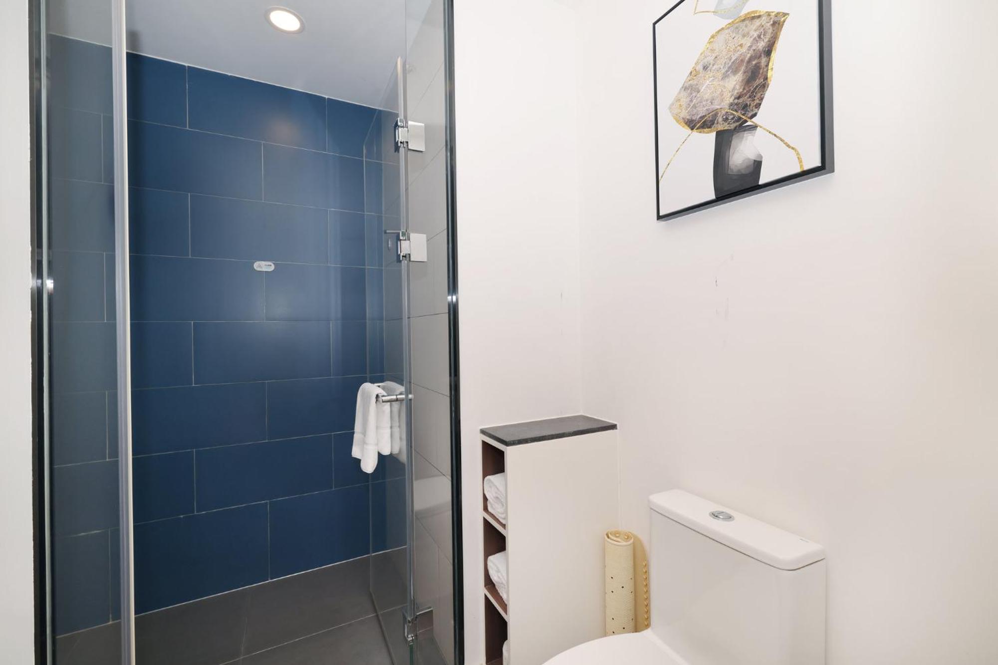 Express Kangqiao By Ihg Hotel 4*