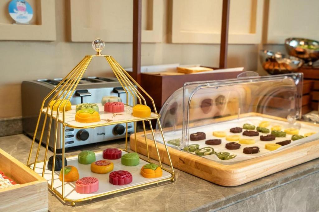 Hotel Yitel Hongqiao Caohejing Hongmei Road Metro Station 4*