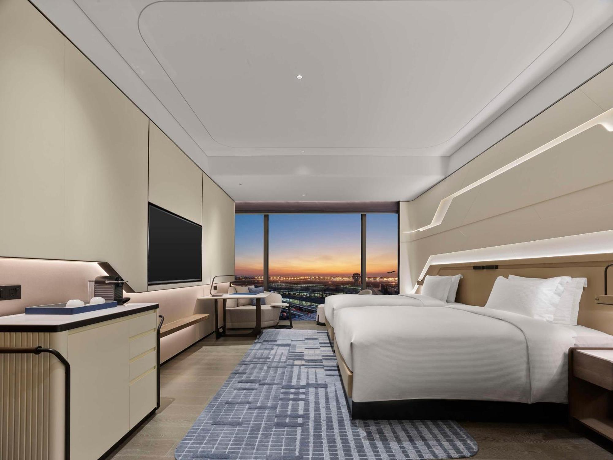 Hilton Hongqiao International Airport 5*