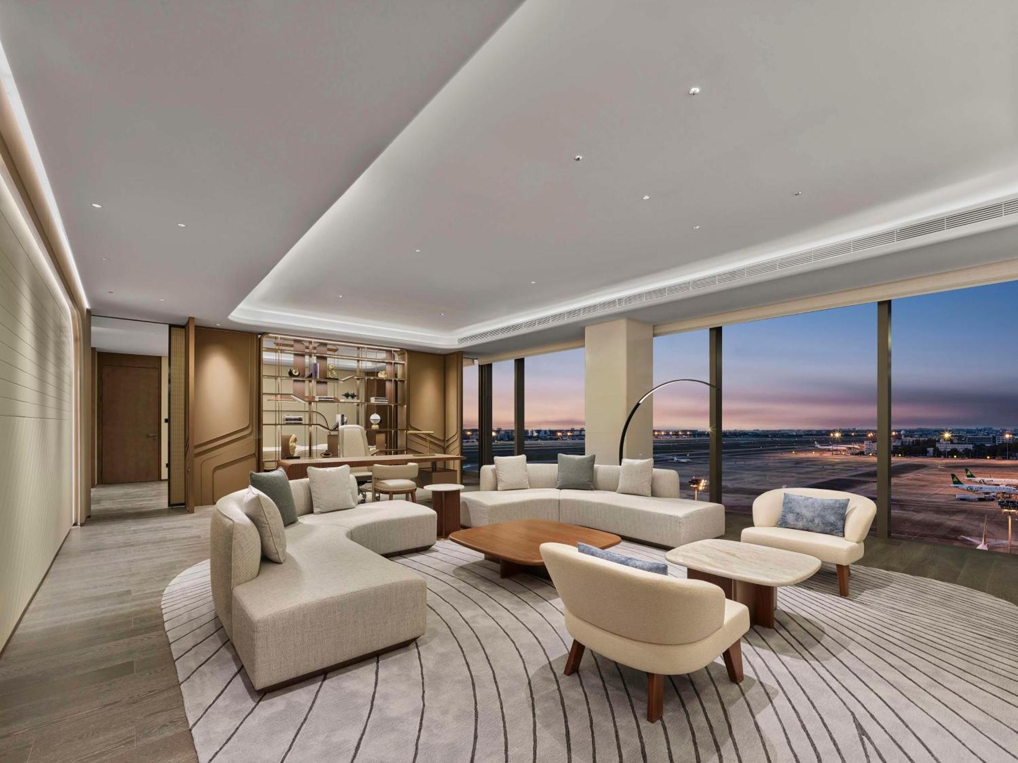 Hotel Hilton Hongqiao International Airport 5*