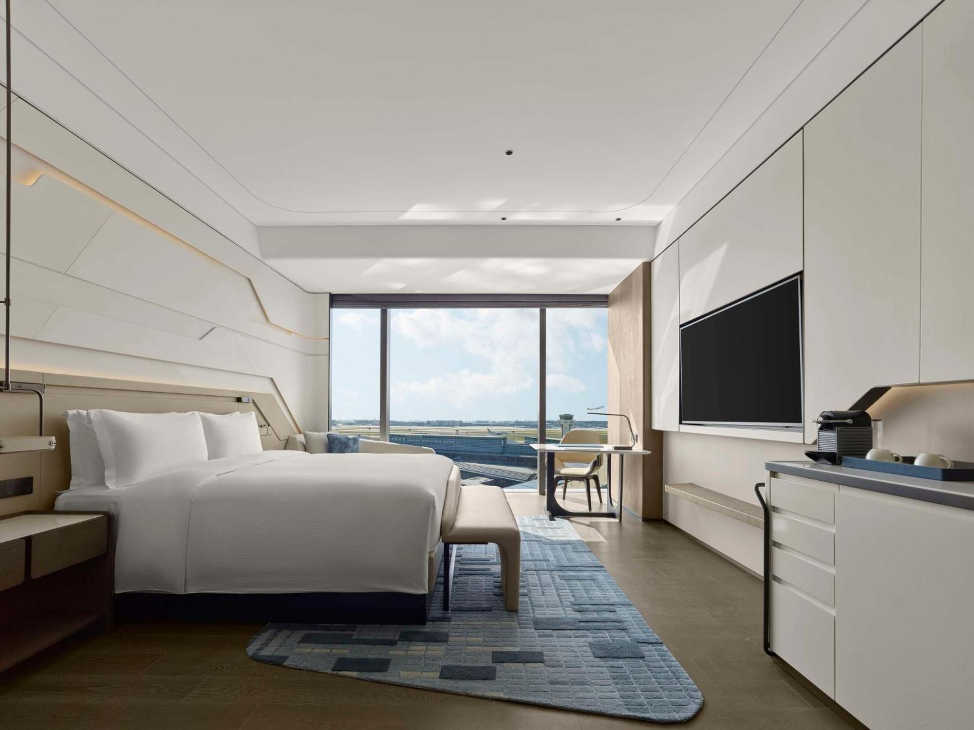 Hotel Hilton Hongqiao International Airport 5*