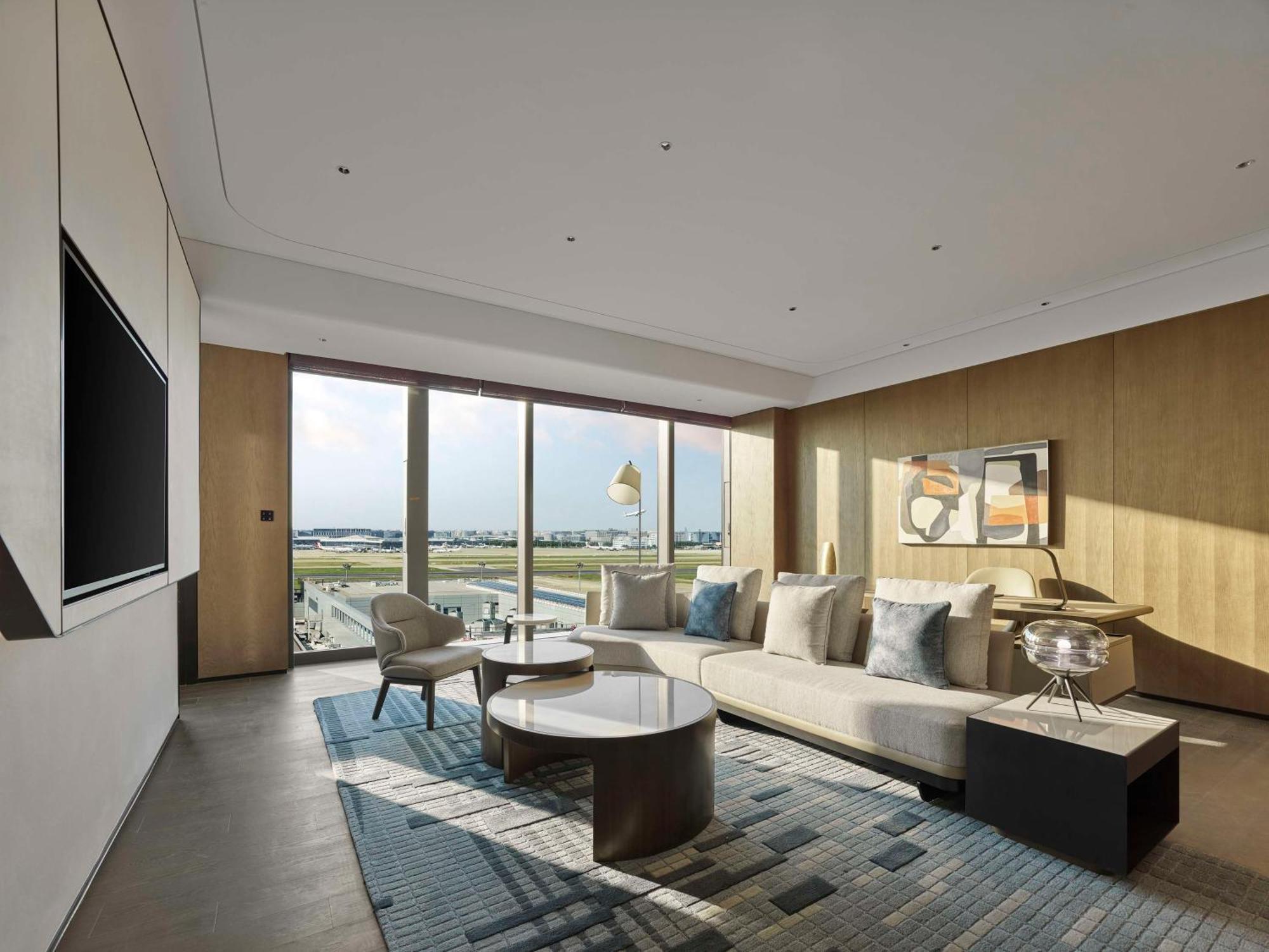 Hilton Hongqiao International Airport 5*