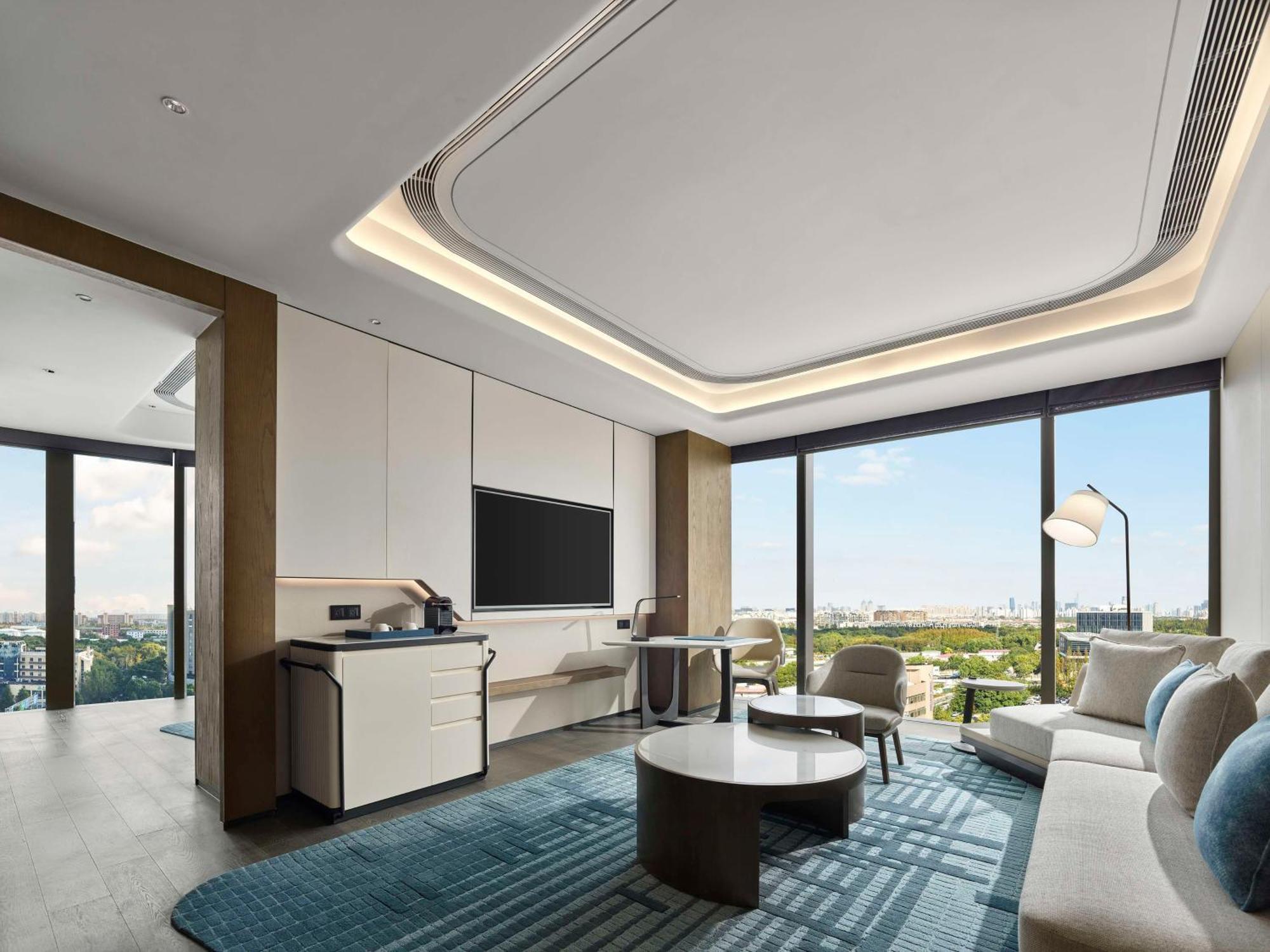 Hilton Hongqiao International Airport Hotel 5*