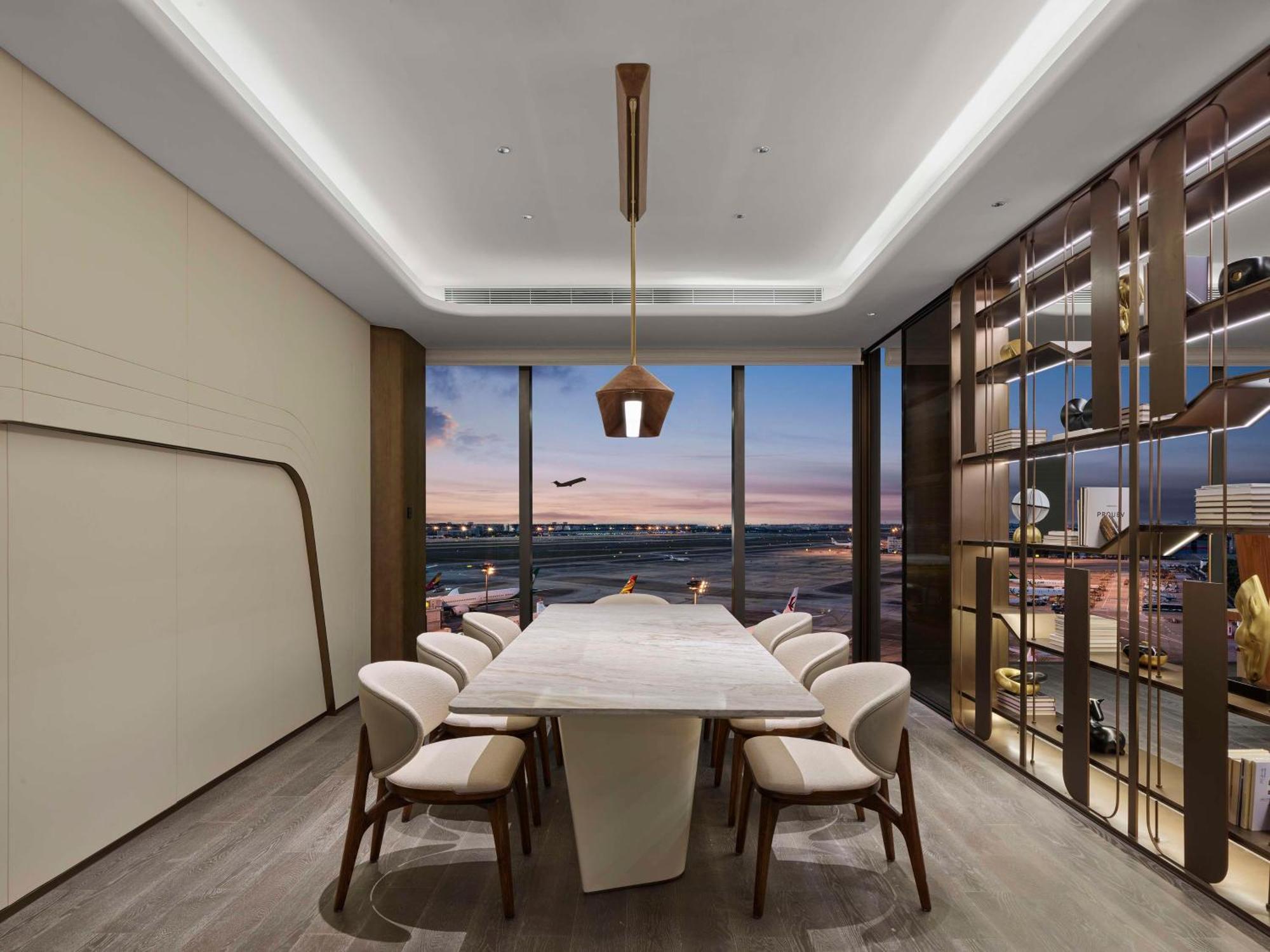 Hotel Hilton Hongqiao International Airport 5*