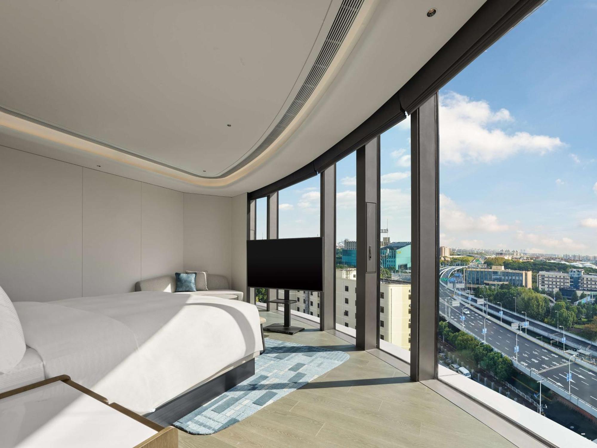 Hotel Hilton Hongqiao International Airport 5*