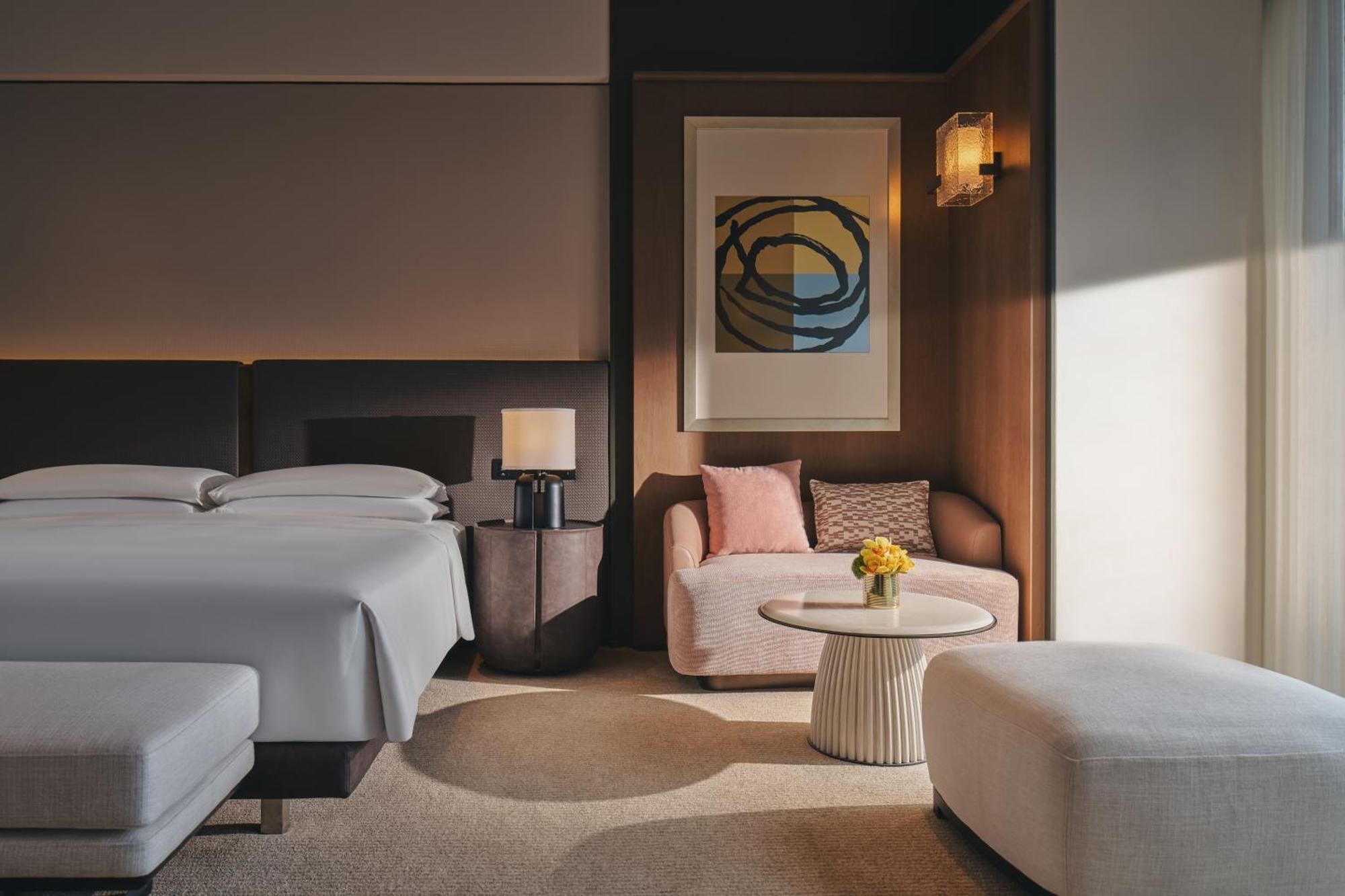 Hotel Hyatt On The Bund - A Grand Hyatt Hotel, Centrally Located At Huangpu River Banks In Downtown