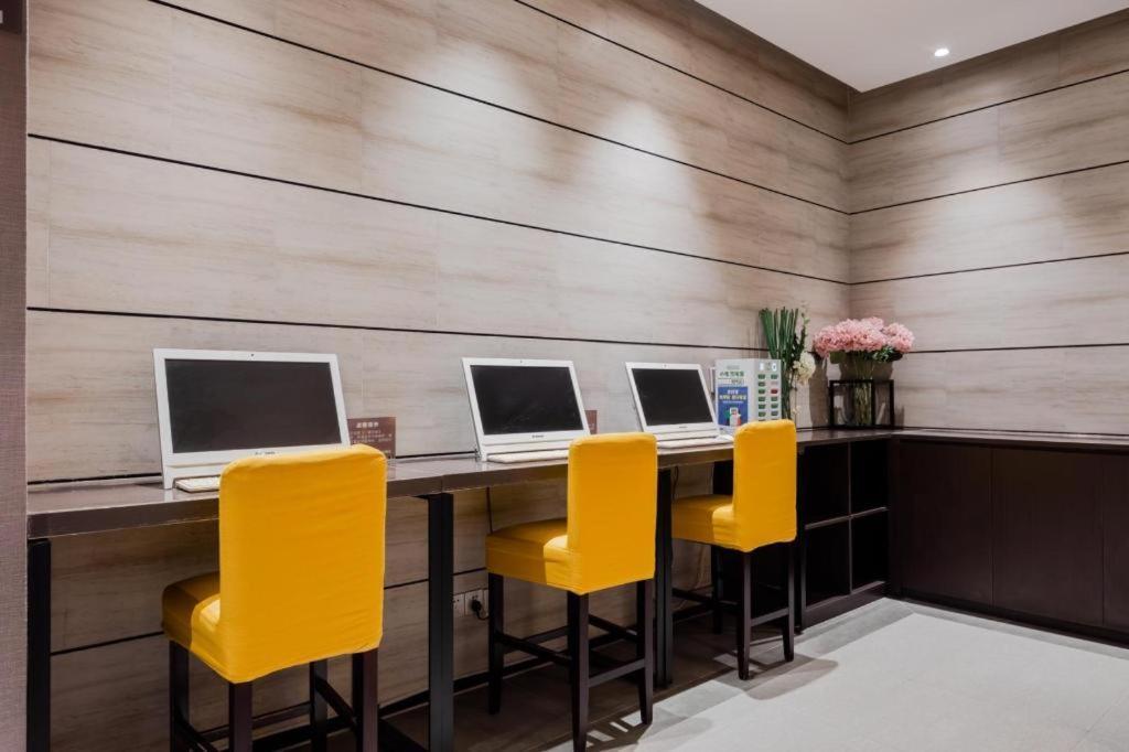 Plus New International Expo Center Yushan Road Yuanshen Sports Hotel Shanghai