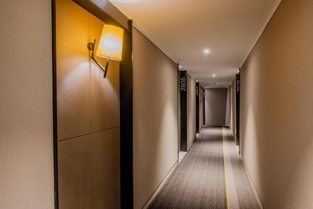 Hotel Plus New International Expo Center Yushan Road Yuanshen Sports 3*