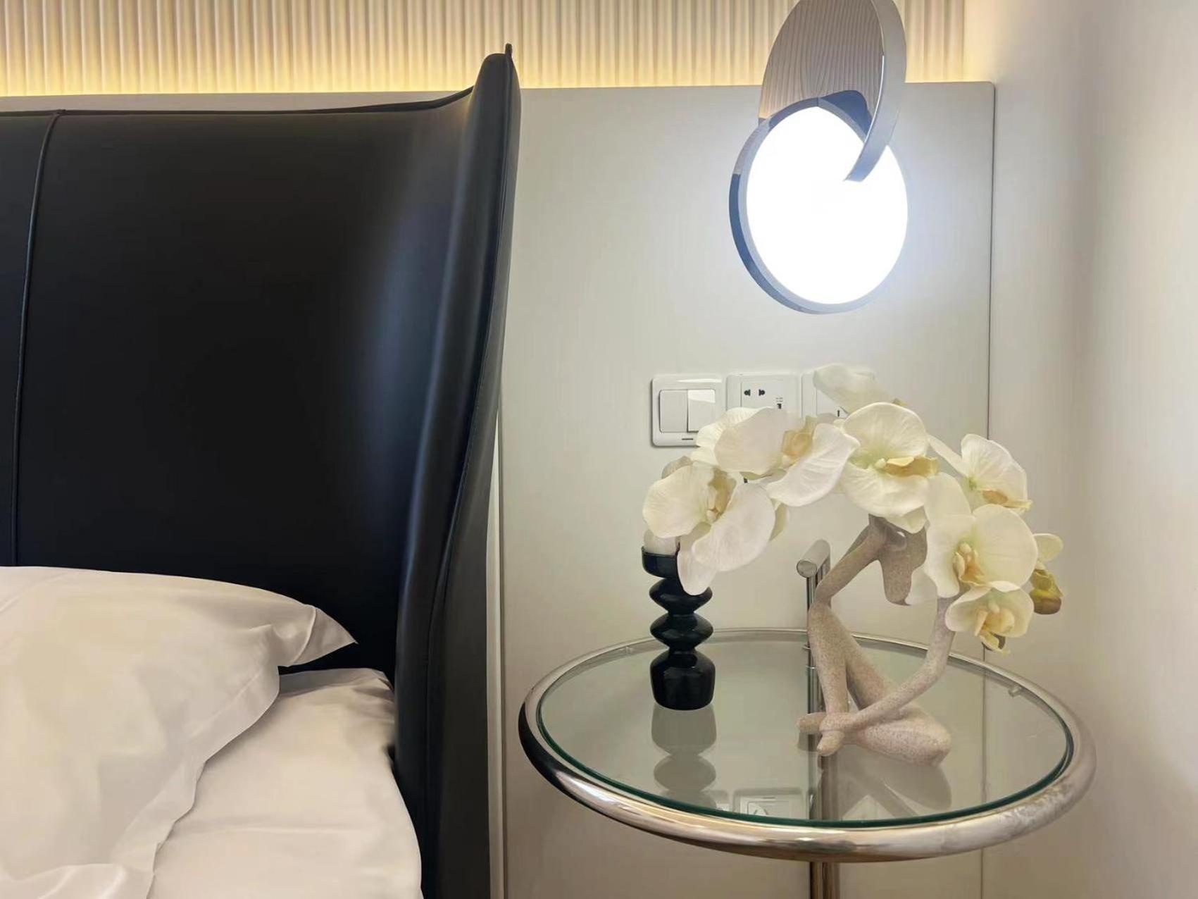 Molly B&b- Near Nanjing East Road 2-bedrooms With Elevator 2 Bathrooms, Bathtub Apart Ment Near The Subway *