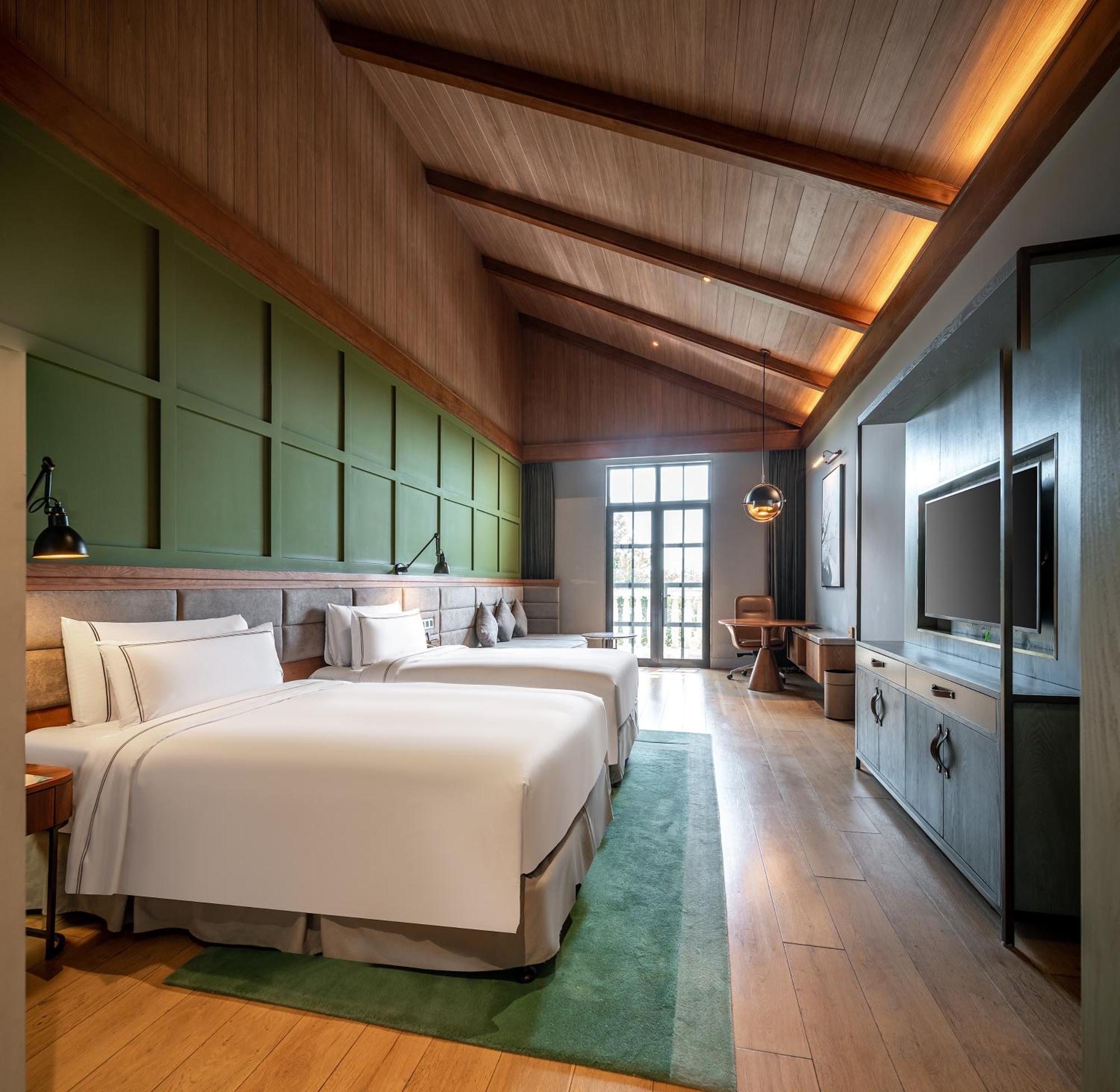 Melia Parkside 5*