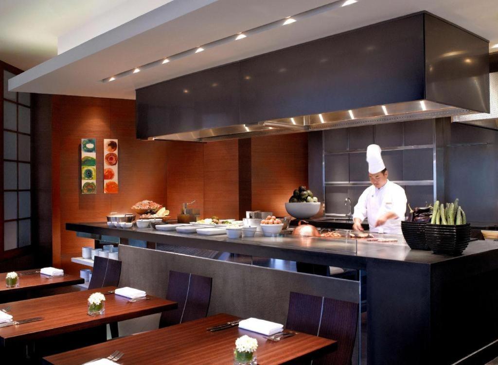Hyatt On The Bund - A Grand Hyatt Hotel, Centrally Located At Huangpu River Banks In Downtown Shanghai