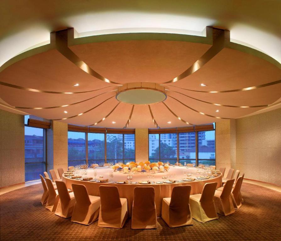 Hyatt On The Bund - A Grand Hyatt Hotel, Centrally Located At Huangpu River Banks In Downtown Hotel