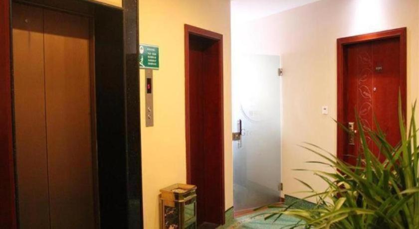Greentree Inn Shanghai Caoan Road Textile Express Hotel 3* Shanghai