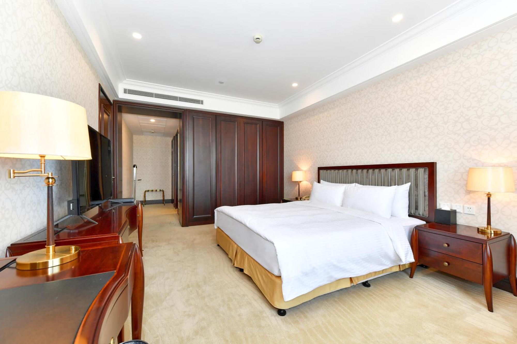 Hotel Evergreen Laurel Hotel,