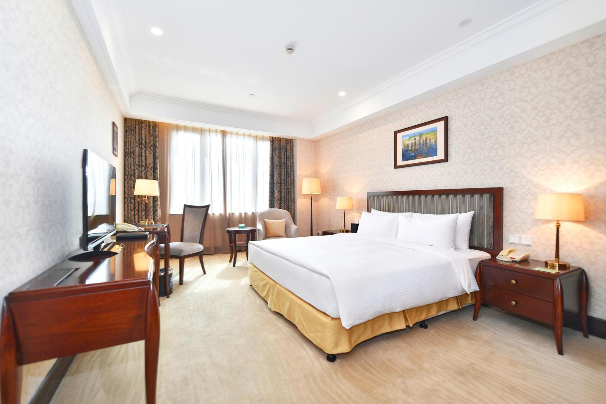 Evergreen Laurel Hotel, Hotel
