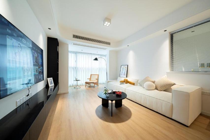 Eastern Hub - Bund Branch Xujiahui Garden 2 Bedrooms Near Jinan Tempel *