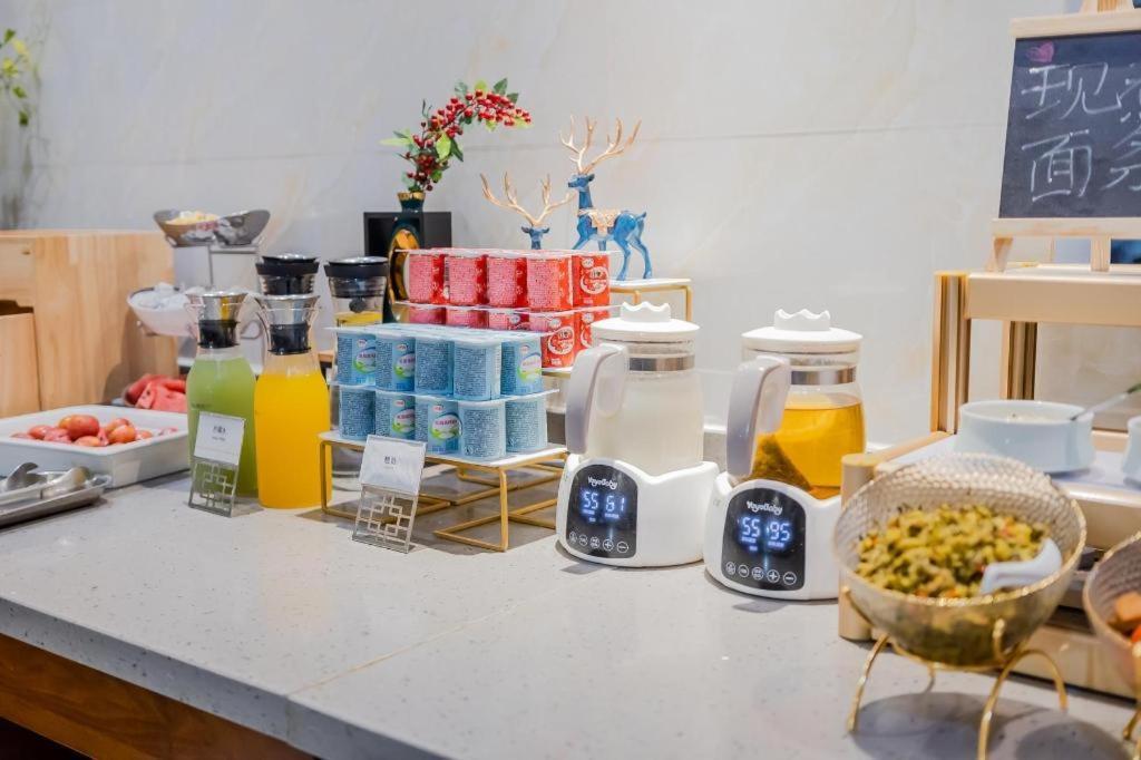 Hotel Yitel Hongqiao Railway Station National Convention And Exhibition Center