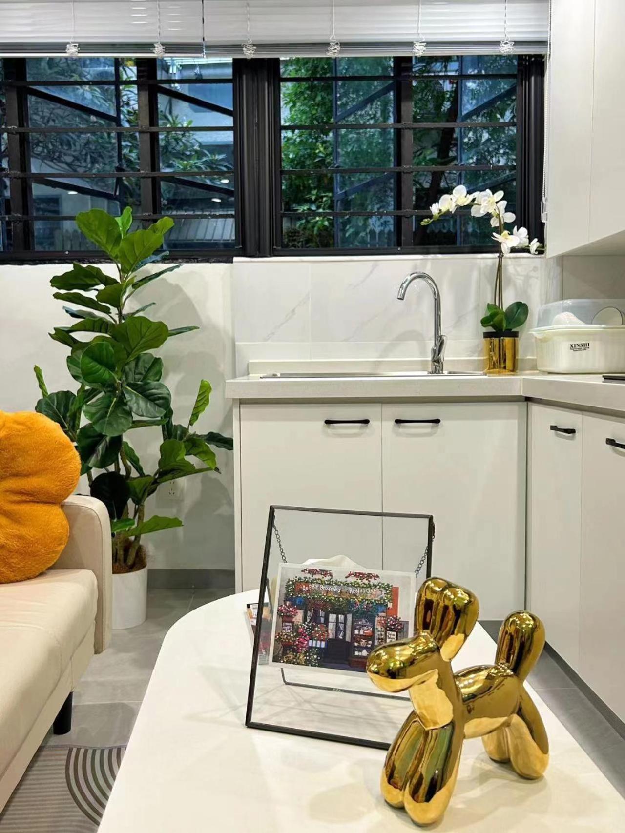 Apartment Forever Autumn Shanghai