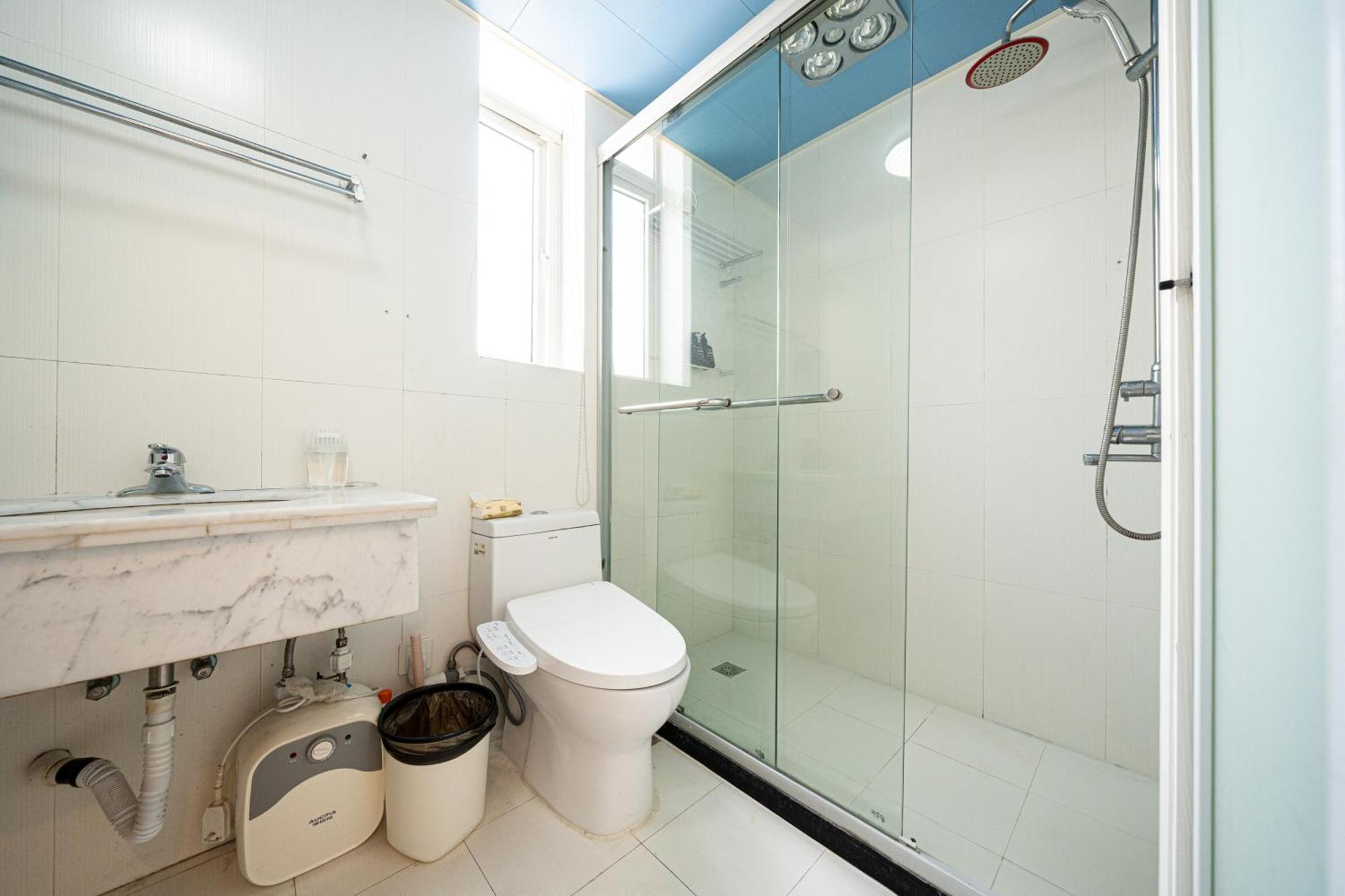 Zhiyuan-3 Bedrooms 1 Bathroom,near People's Square Apartment