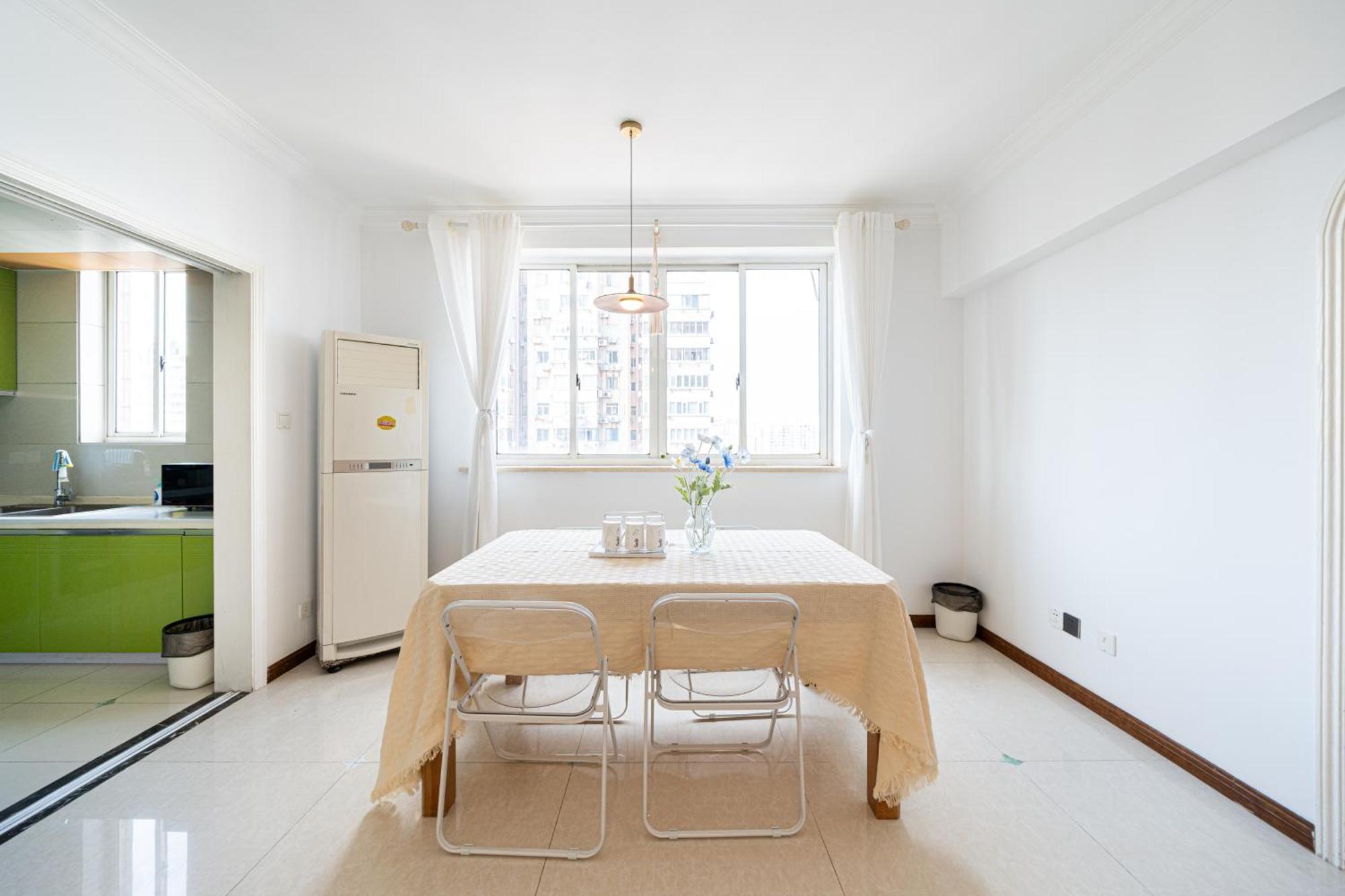 Zhiyuan-3 Bedrooms 1 Bathroom,near People's Square Apartment