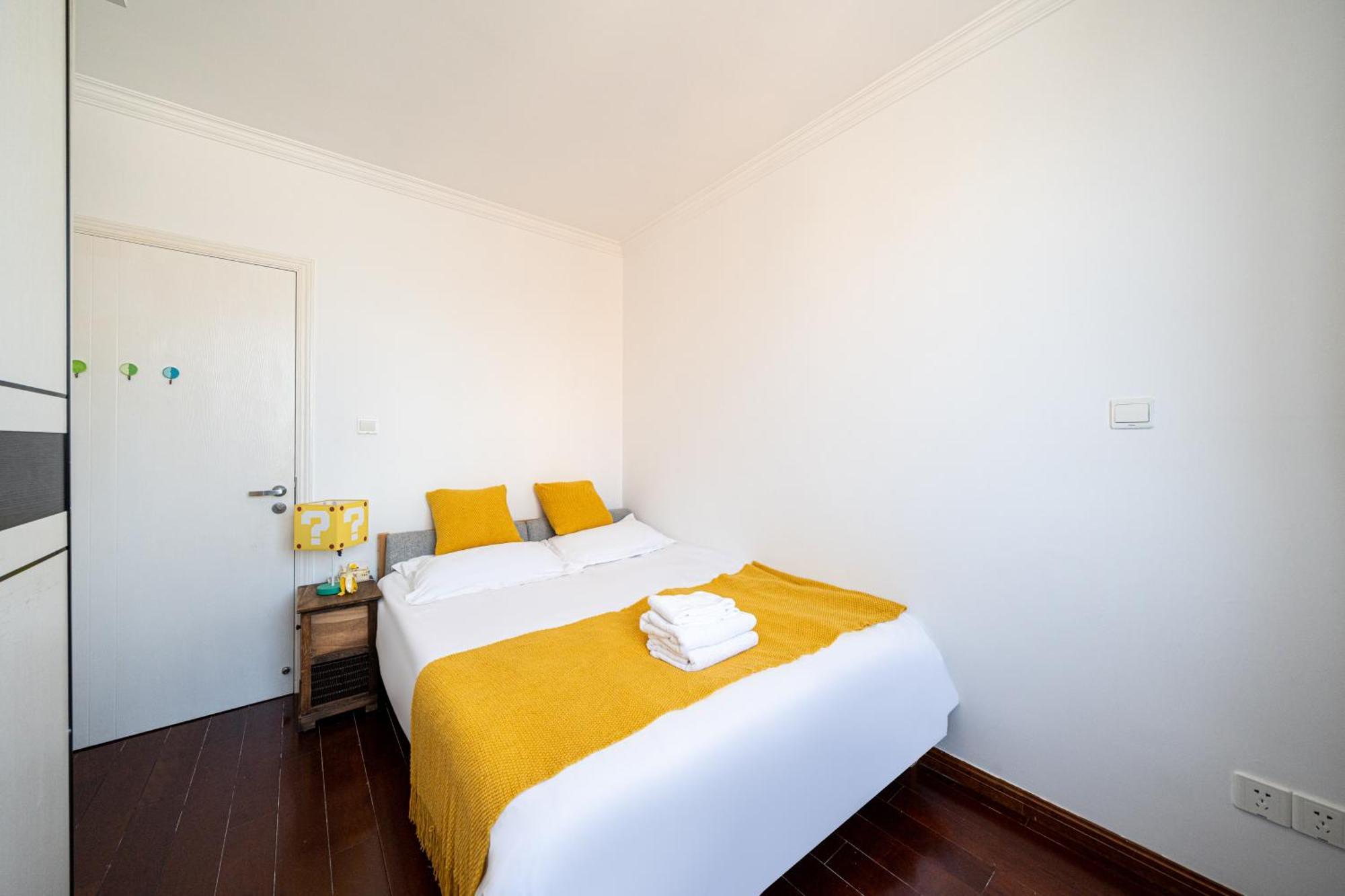 Zhiyuan-3 Bedrooms 1 Bathroom,near People's Square *