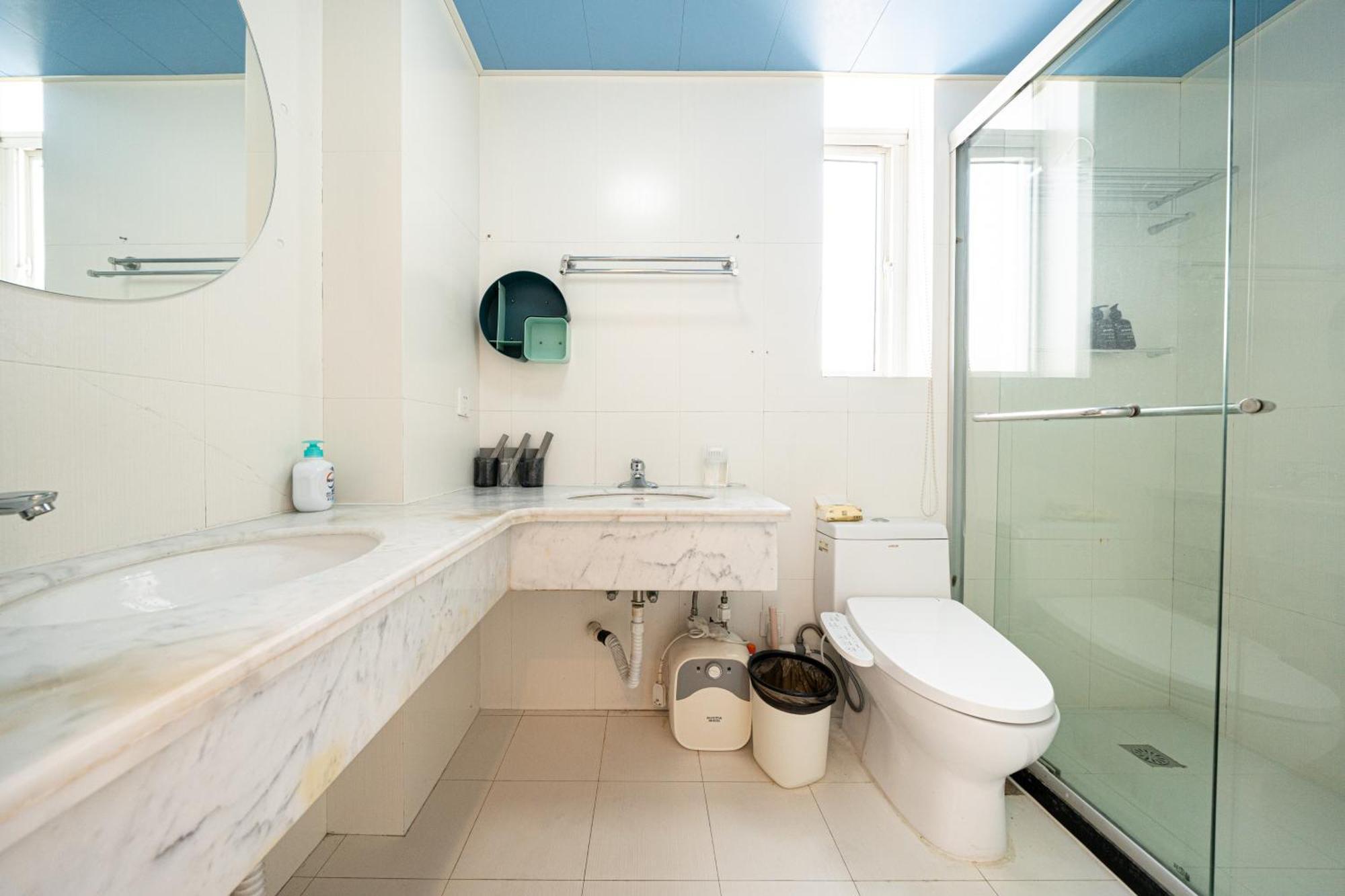 Zhiyuan-3 Bedrooms 1 Bathroom,near People's Square Apartment