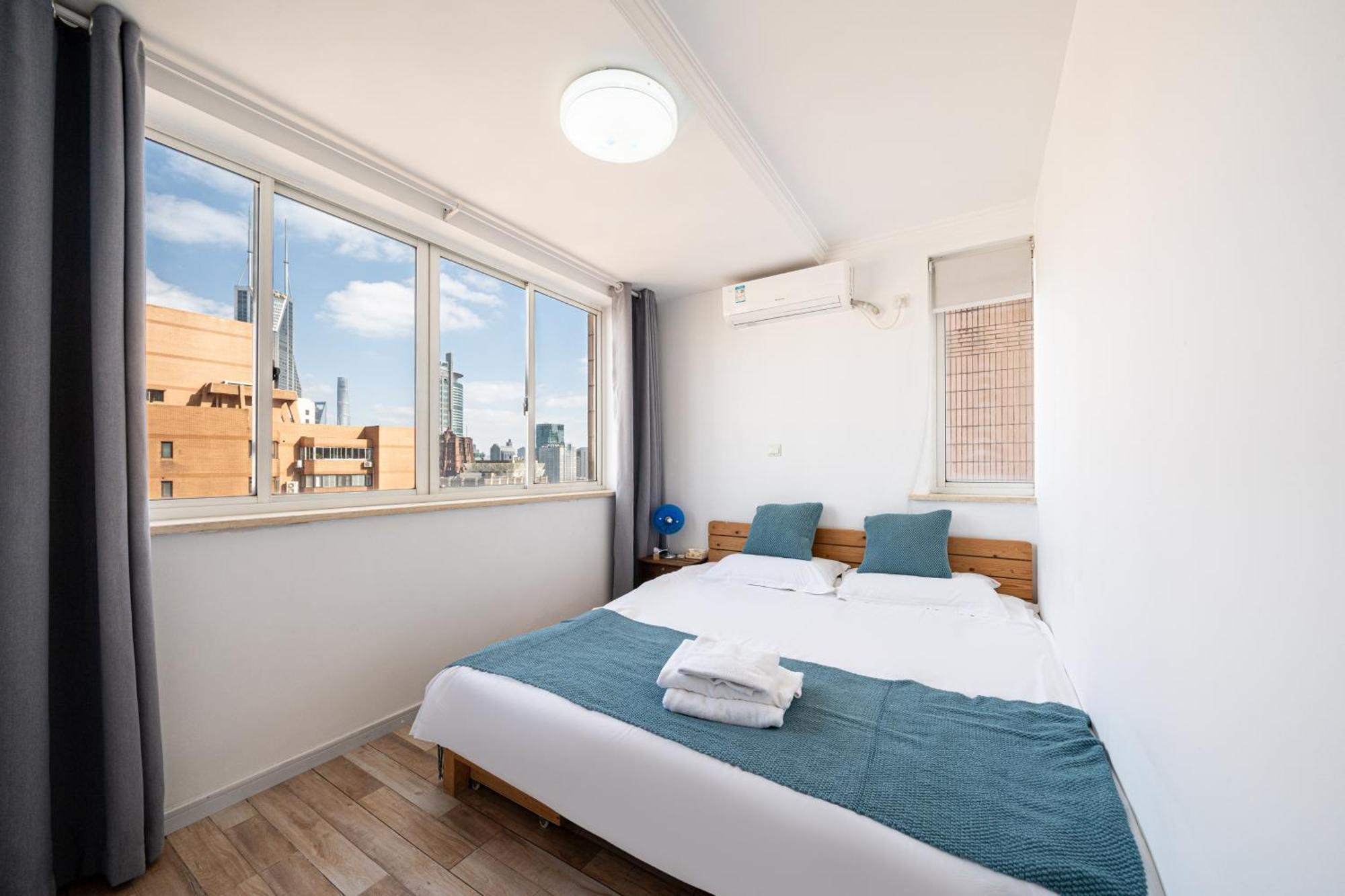 Zhiyuan-3 Bedrooms 1 Bathroom,near People's Square Apartment Shanghai