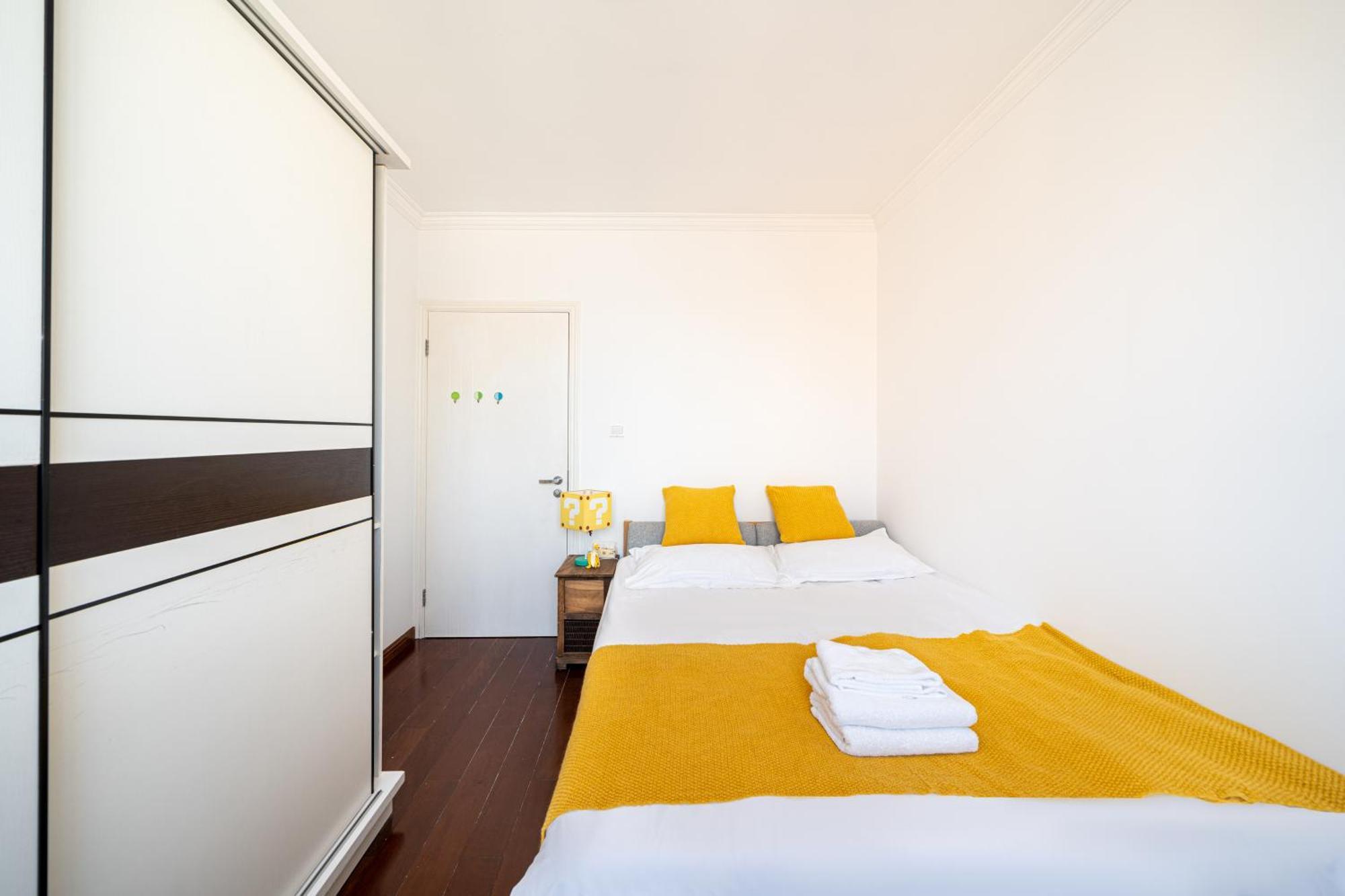 Zhiyuan-3 Bedrooms 1 Bathroom,near People's Square Apartment *
