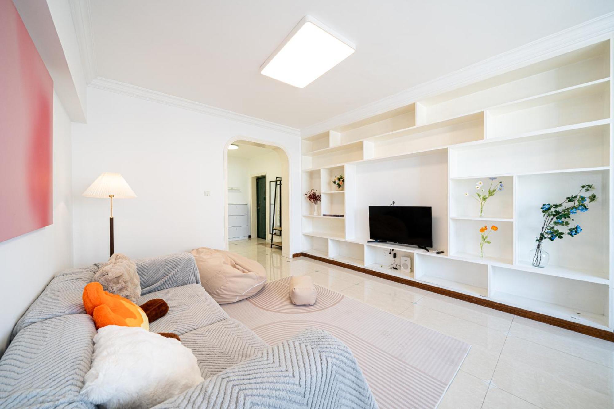Apartment Zhiyuan-3 Bedrooms 1 Bathroom,near People's Square Shanghai