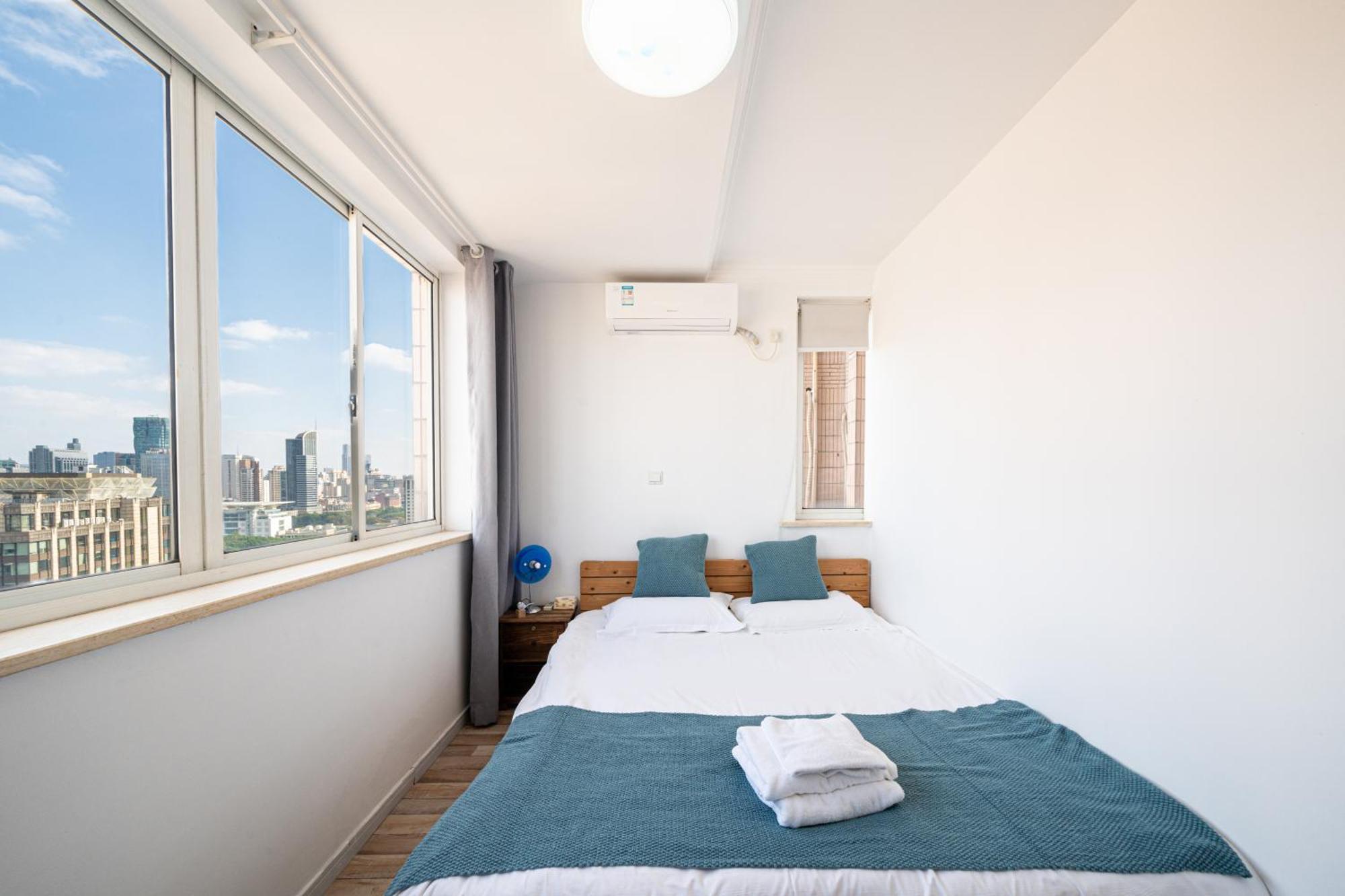 Zhiyuan-3 Bedrooms 1 Bathroom,near People's Square Apartment