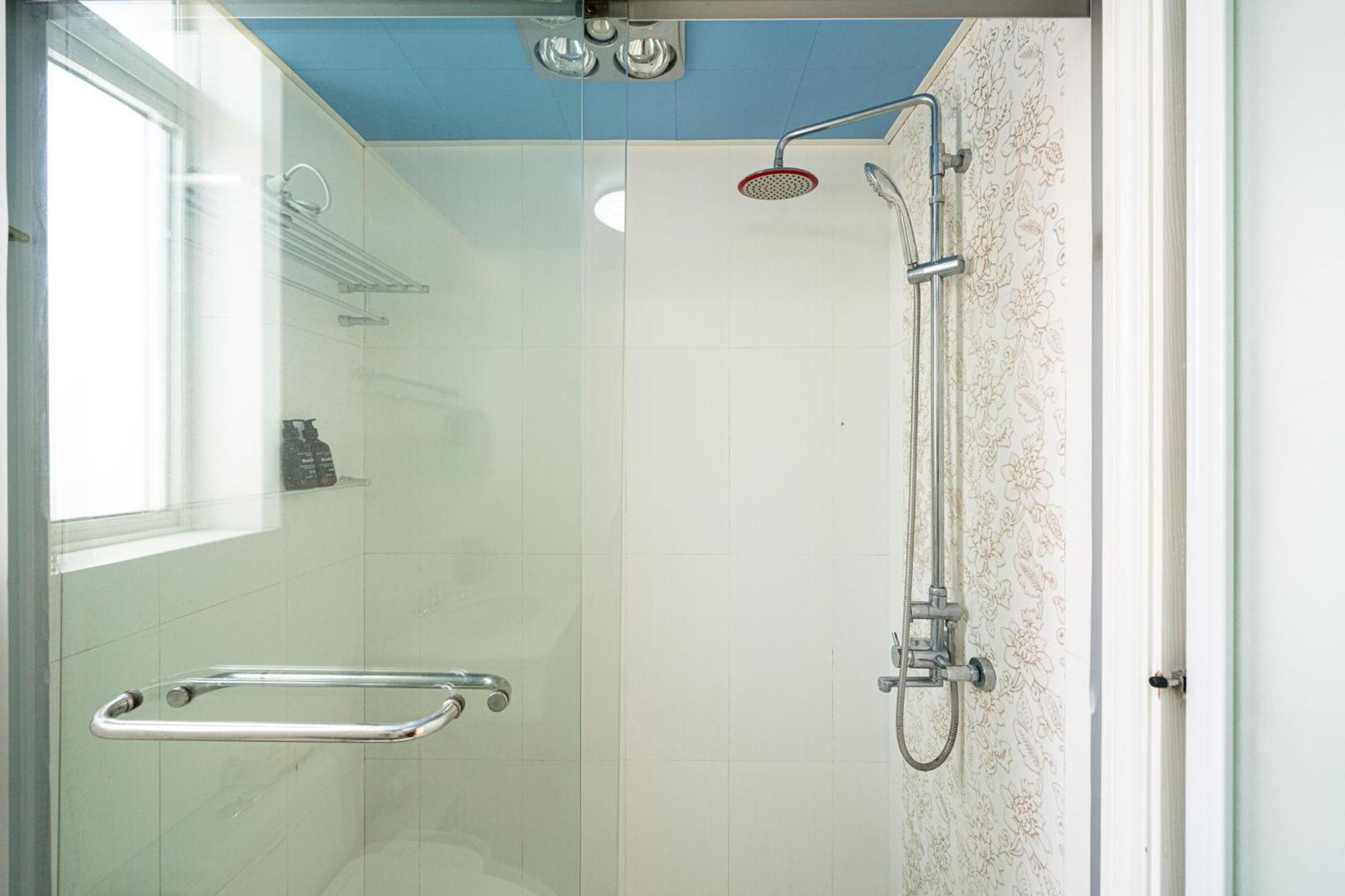 Apartment Zhiyuan-3 Bedrooms 1 Bathroom,near People's Square