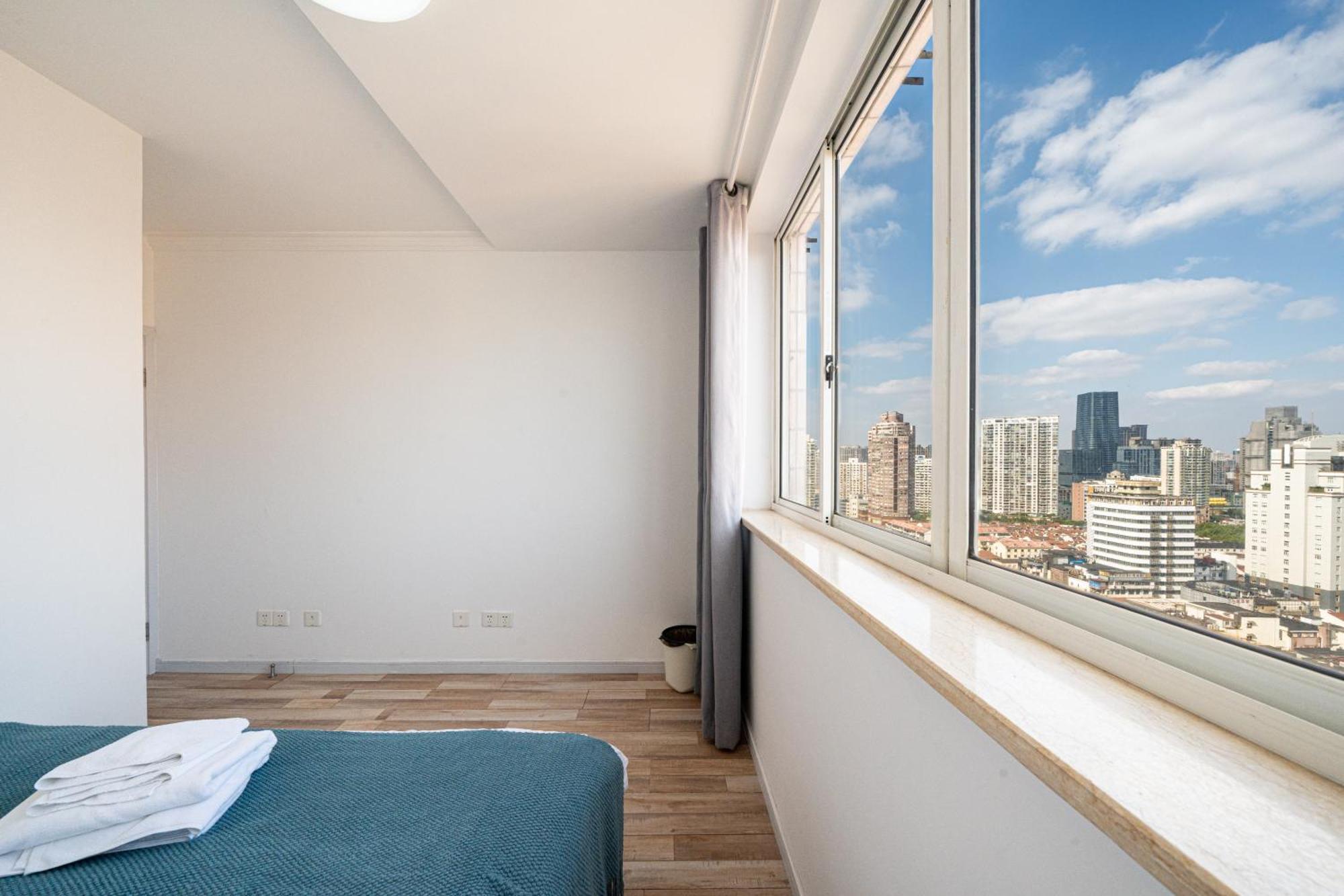 Zhiyuan-3 Bedrooms 1 Bathroom,near People's Square *