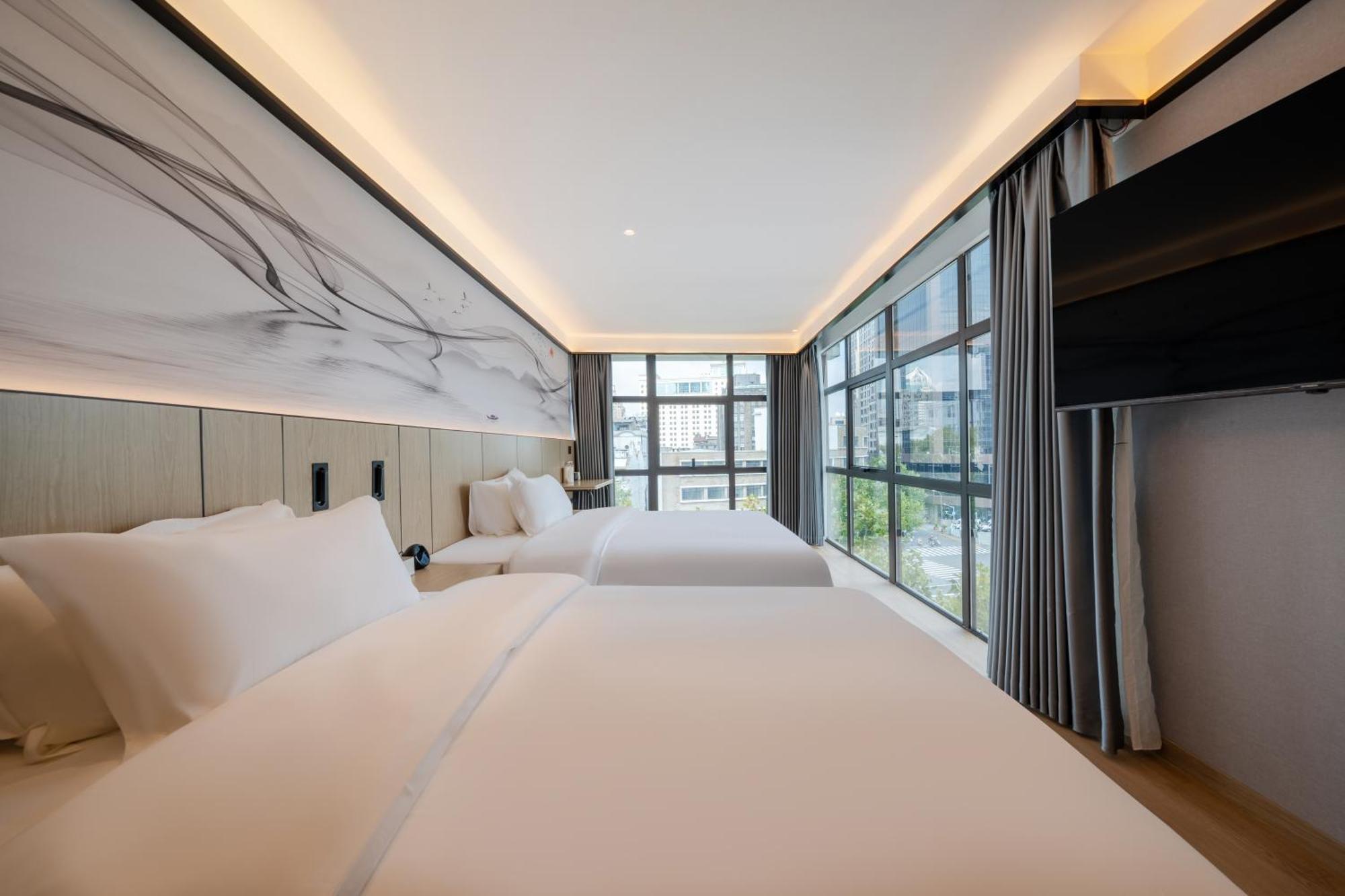 Hotel Weiting Bund Yuyuan Metro Station Branch 3*