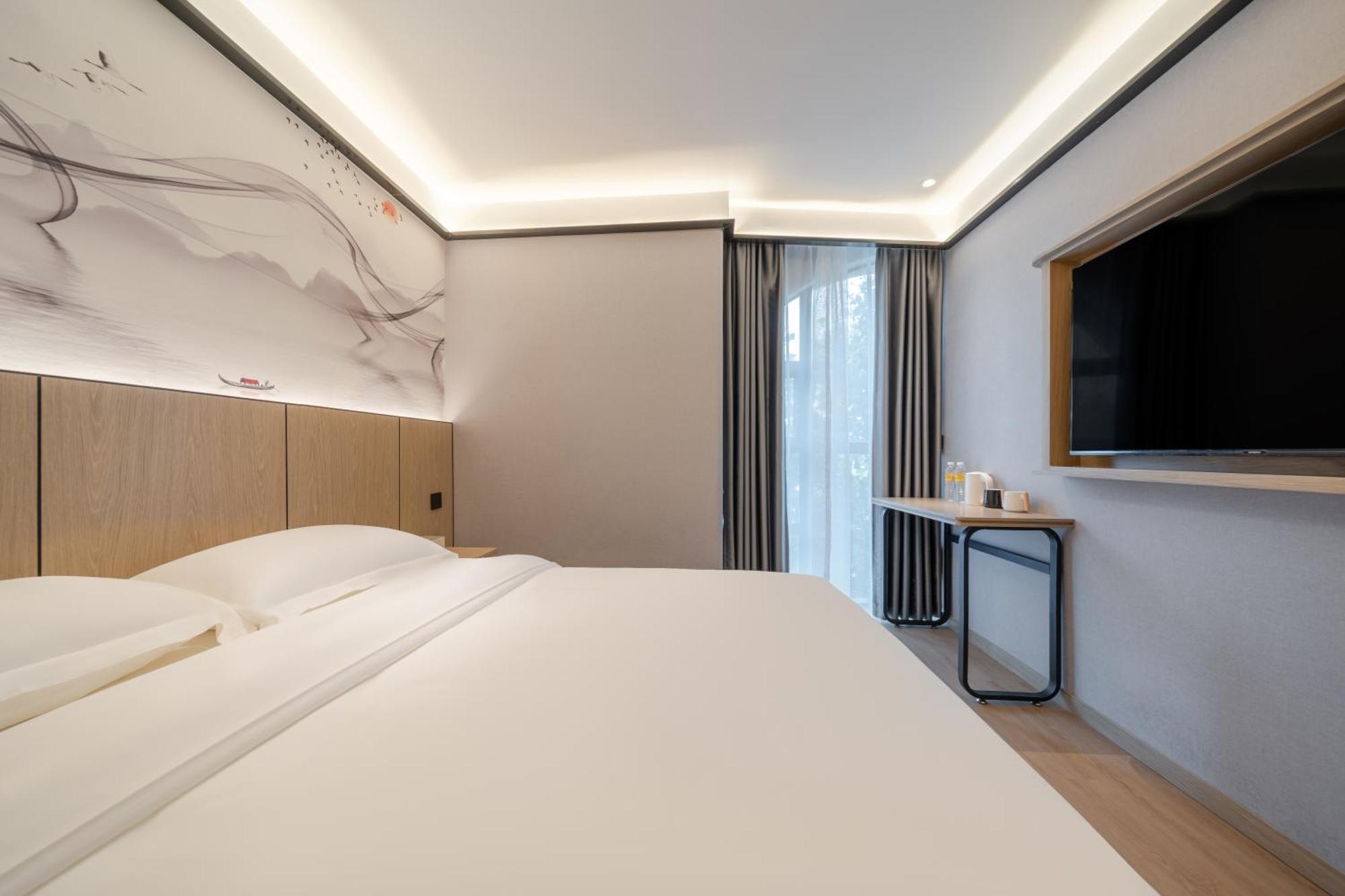 Hotel Weiting Bund Yuyuan Metro Station Branch 3*
