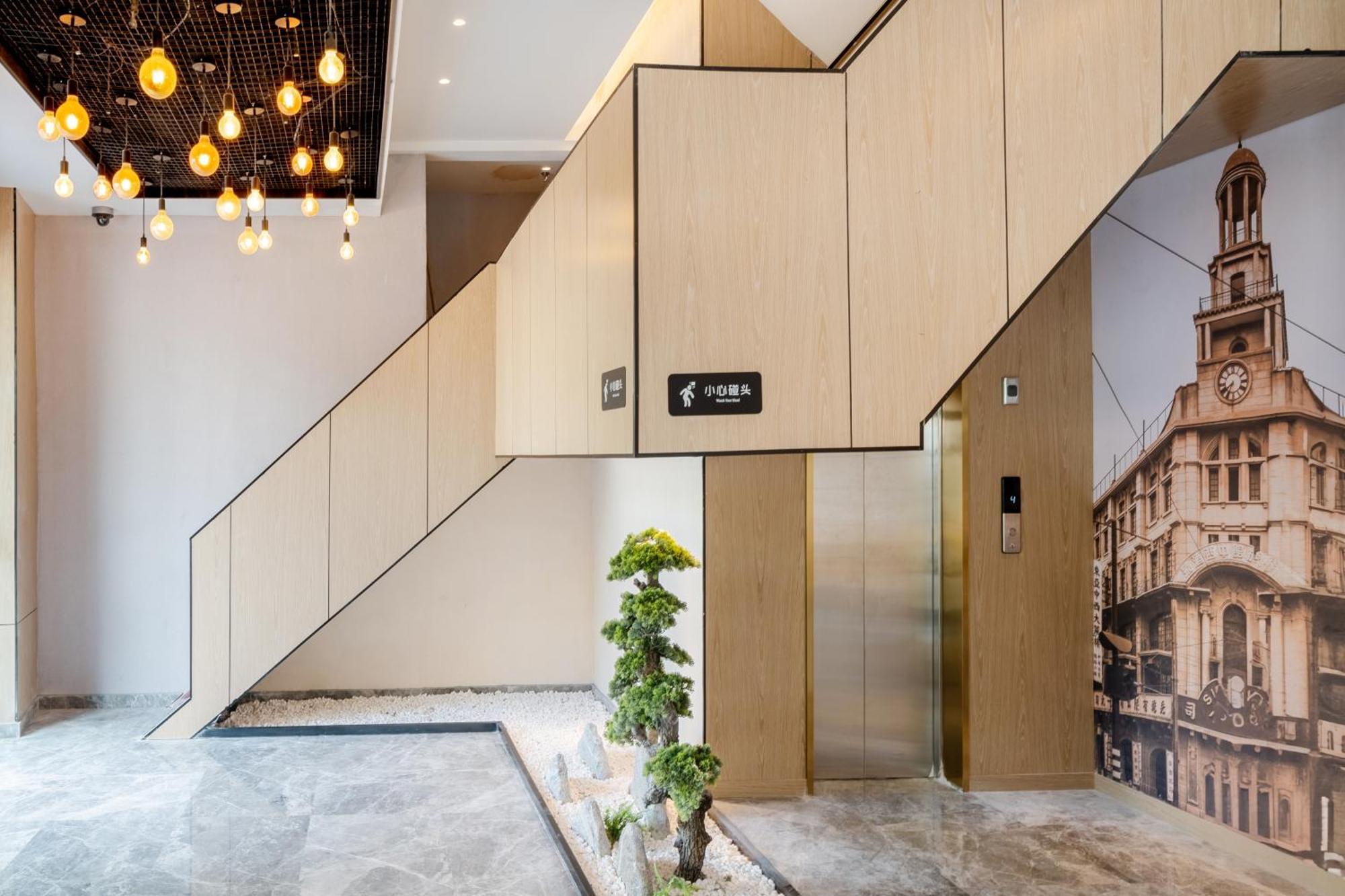 Weiting Bund Yuyuan Metro Station Branch