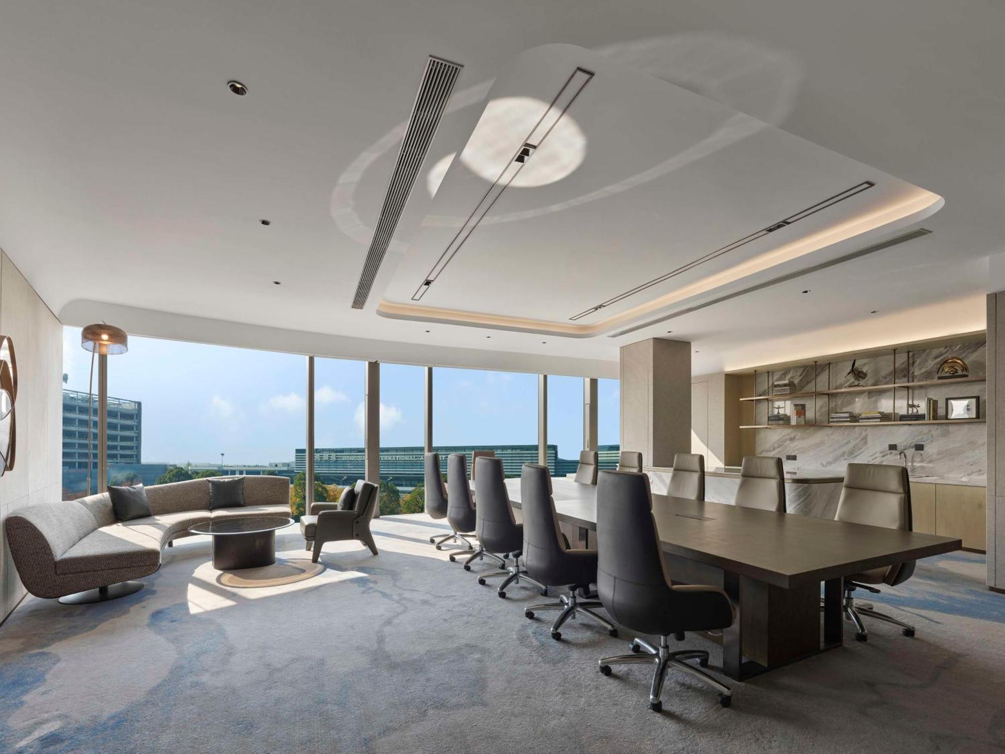 Hotel Hilton Hongqiao International Airport 5*